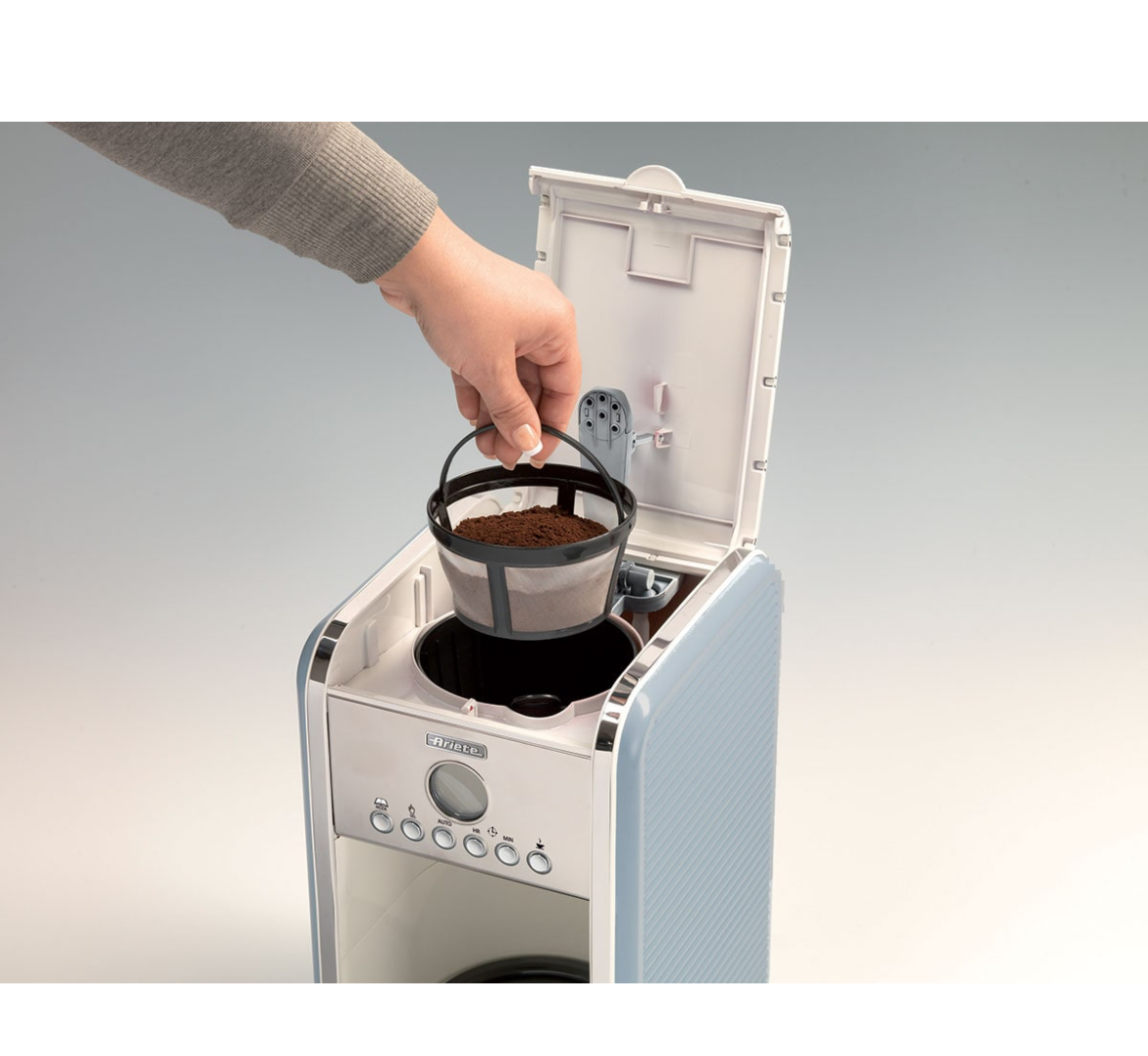 Macchina da Caffè Americano Vintage Celeste
1342/05
Macchina per caffè americano, drip coffee con caraffa in vetro da 4-12 tazze. Programmabile fino a 24 ore prima.