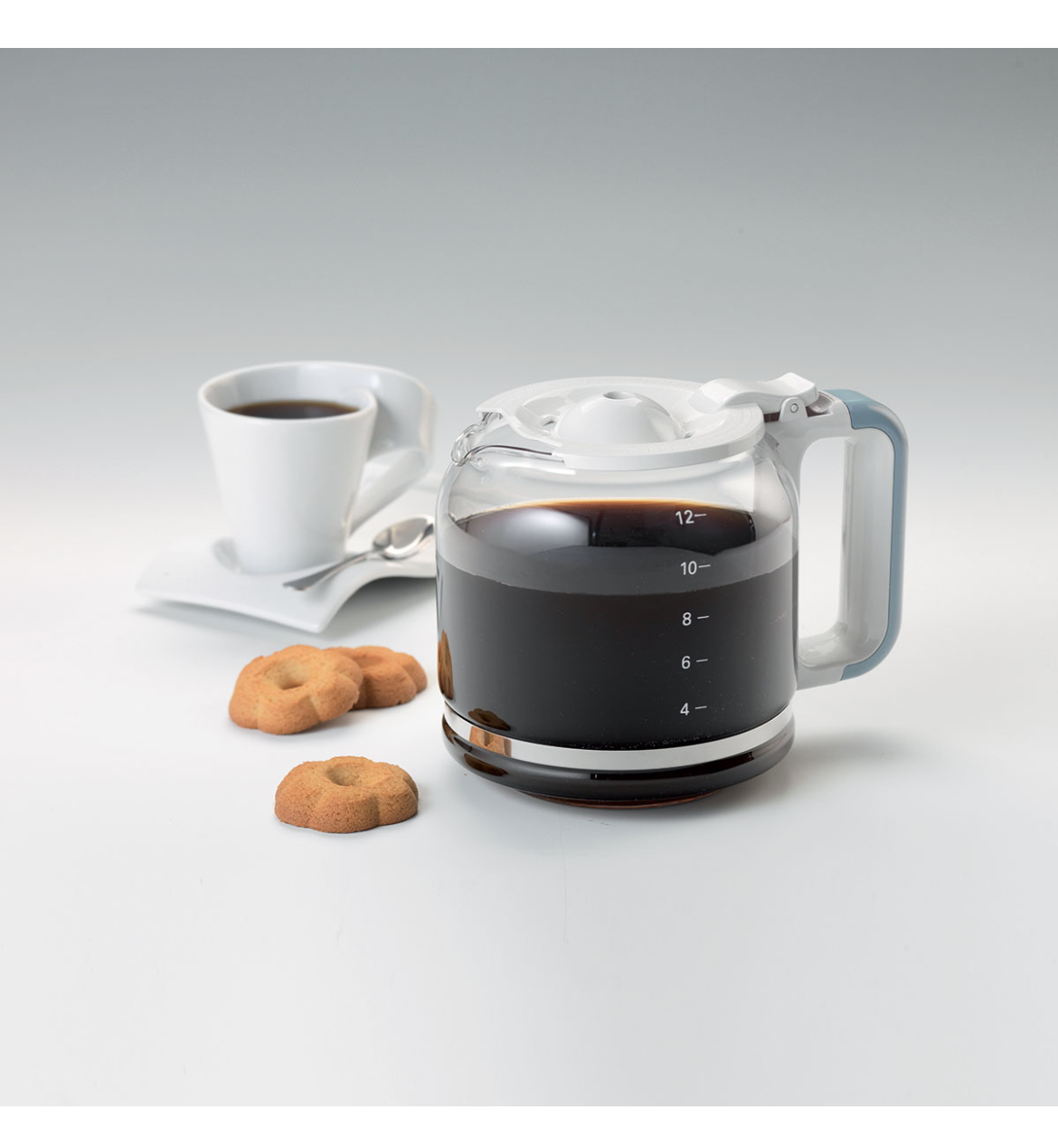 Macchina da Caffè Americano Vintage Celeste
1342/05
Macchina per caffè americano, drip coffee con caraffa in vetro da 4-12 tazze. Programmabile fino a 24 ore prima.