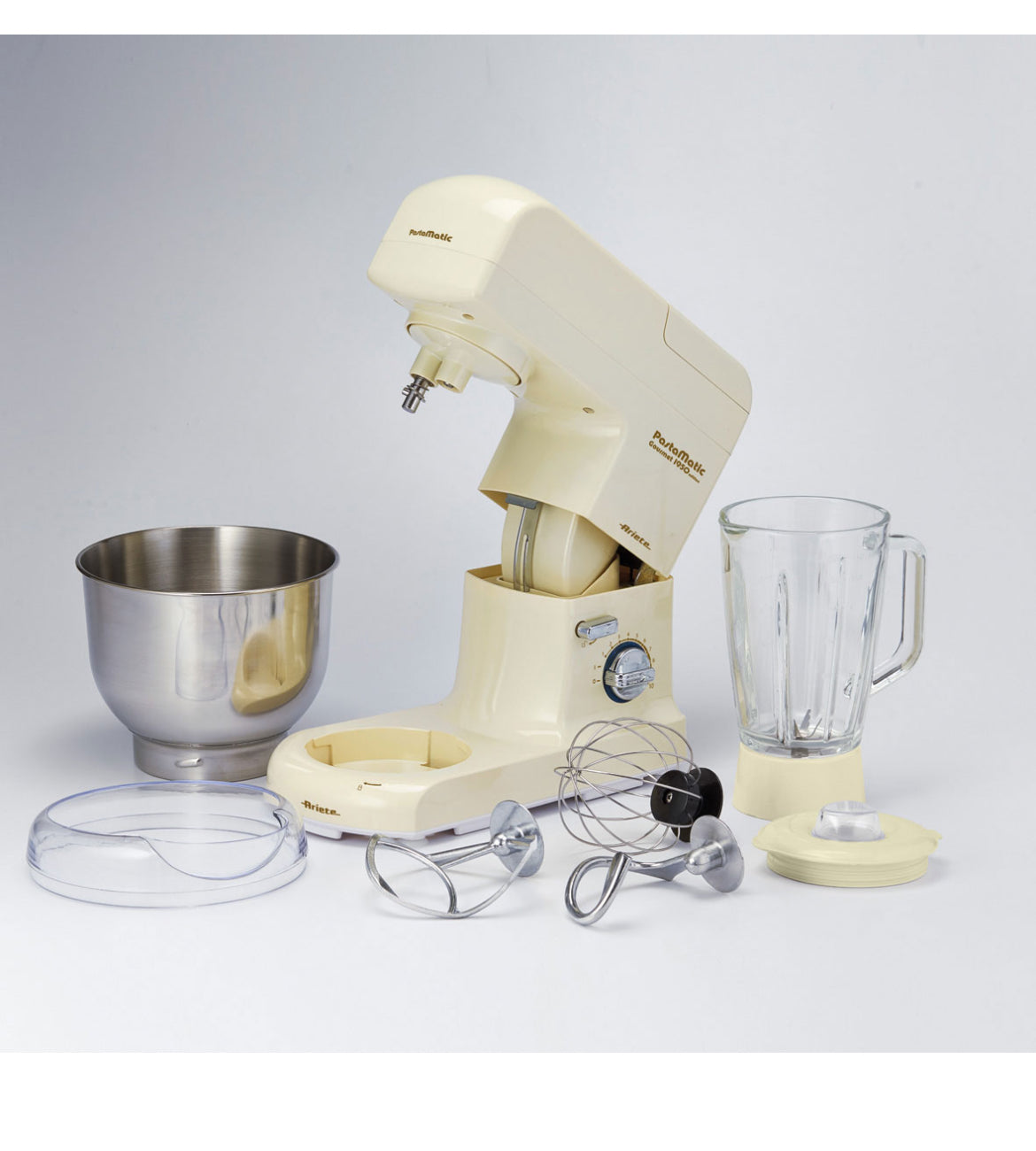Pastamatic Gourmet 1950 edition
1596/11
Planetaria con Frullatore dal design anni ‘50. Due ganci e una frusta per impastare, amalgamare e montare. Ciotola in Acciaio Inox, Frullatore con bicchiere in vetro e 10 velocità