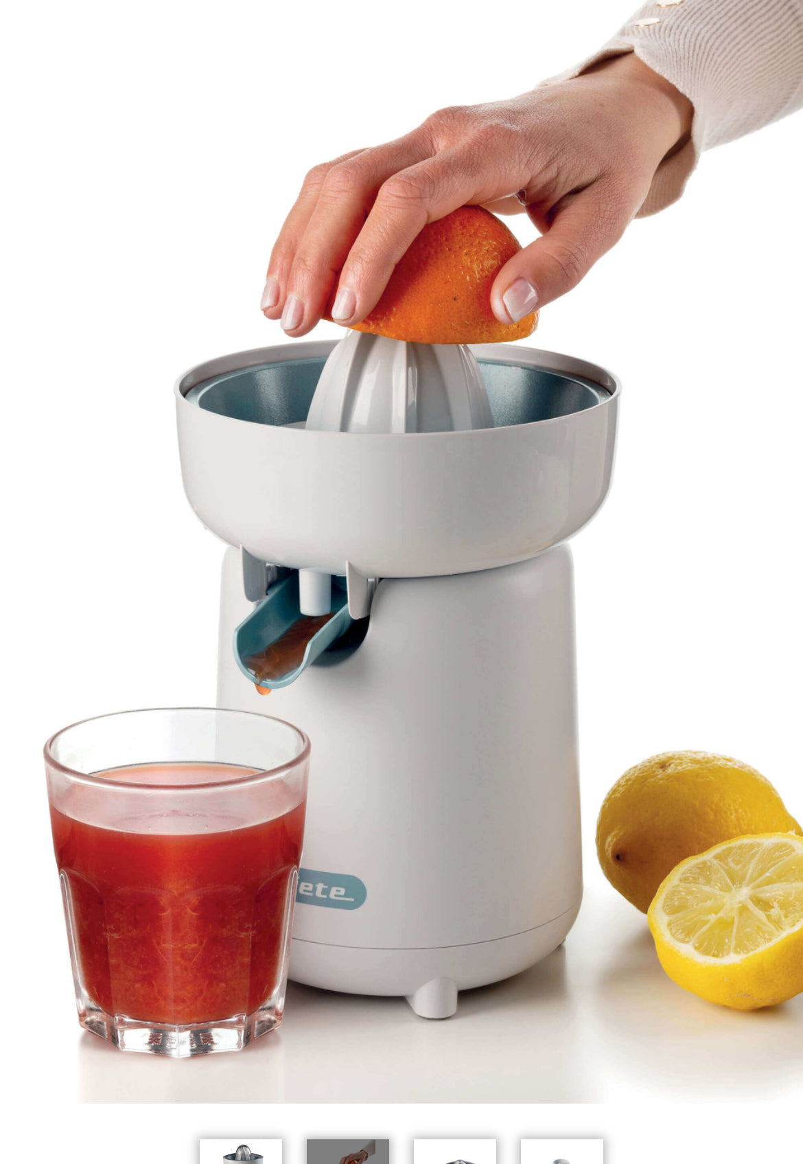 Spremiagrumi Breakfast White & Aegean Teal
0417/01
40W di potenza per spremute gustose. 2 coni rimovibili e beccuccio antigoccia. Rotazione a destra e a sinistra con pressione sul cono. Coperchio antipolvere. Bianco & Celeste