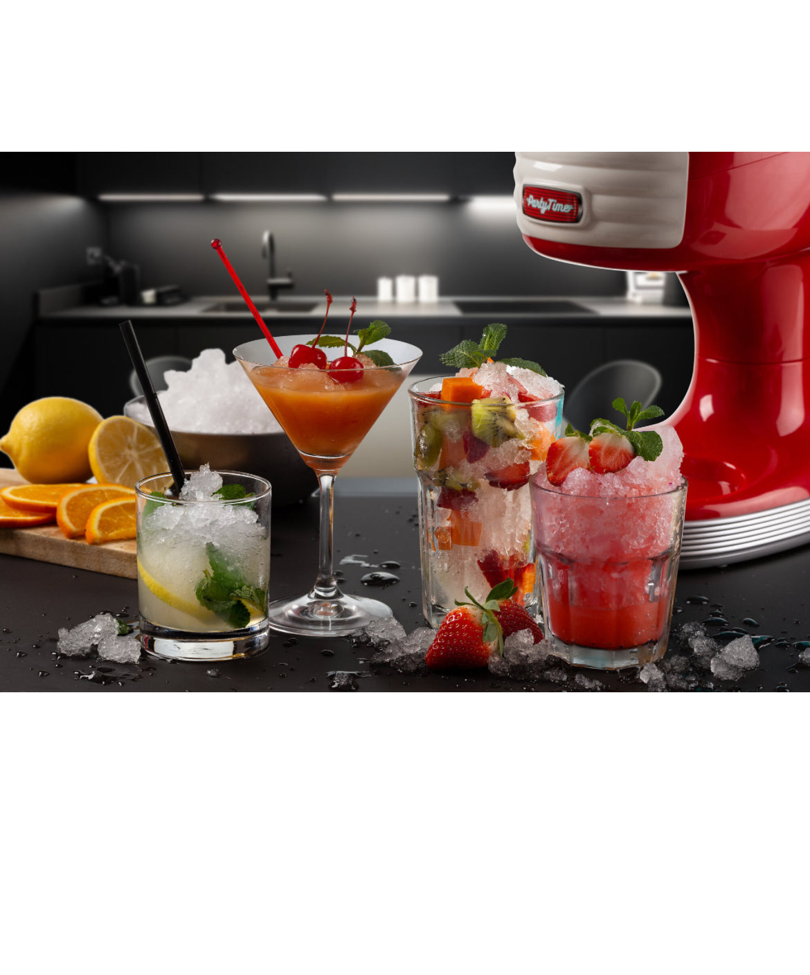 Ice Crusher Party Time Rosso
0076/00
30 W. Cestello tritaghiaccio removibile. Coperchio trasparente. Lame in acciaio inox. Ideale per creare granite e cocktail.