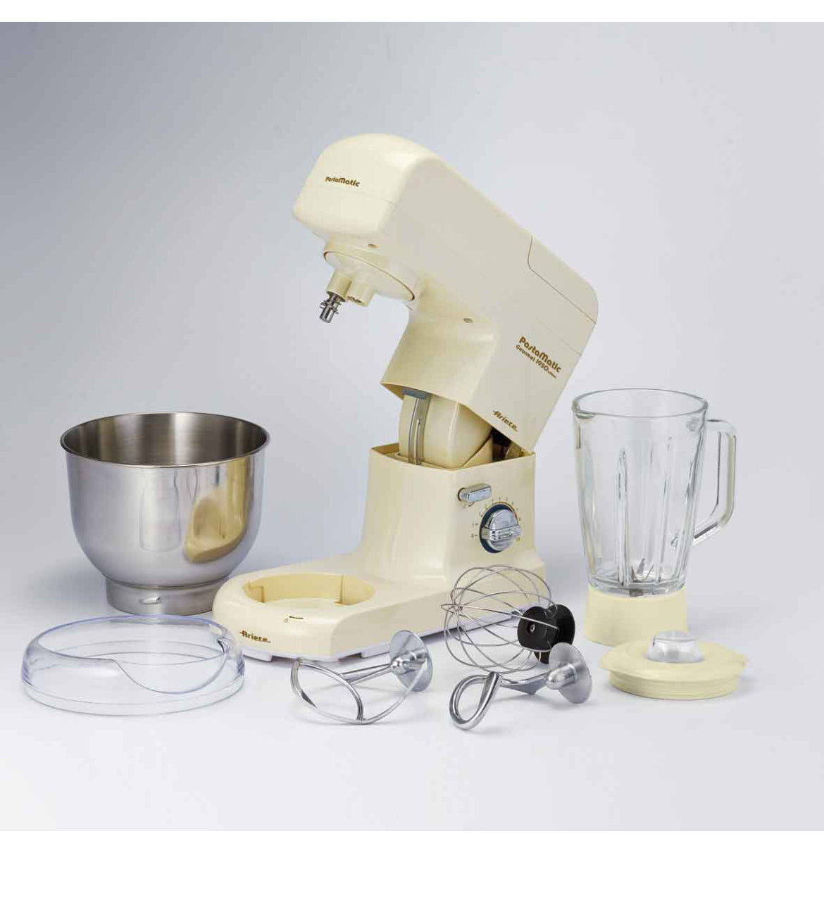 Pastamatic Gourmet 1950 edition
1596/11
Planetaria con Frullatore dal design anni ‘50. Due ganci e una frusta per impastare, amalgamare e montare. Ciotola in Acciaio Inox, Frullatore con bicchiere in vetro e 10 velocità