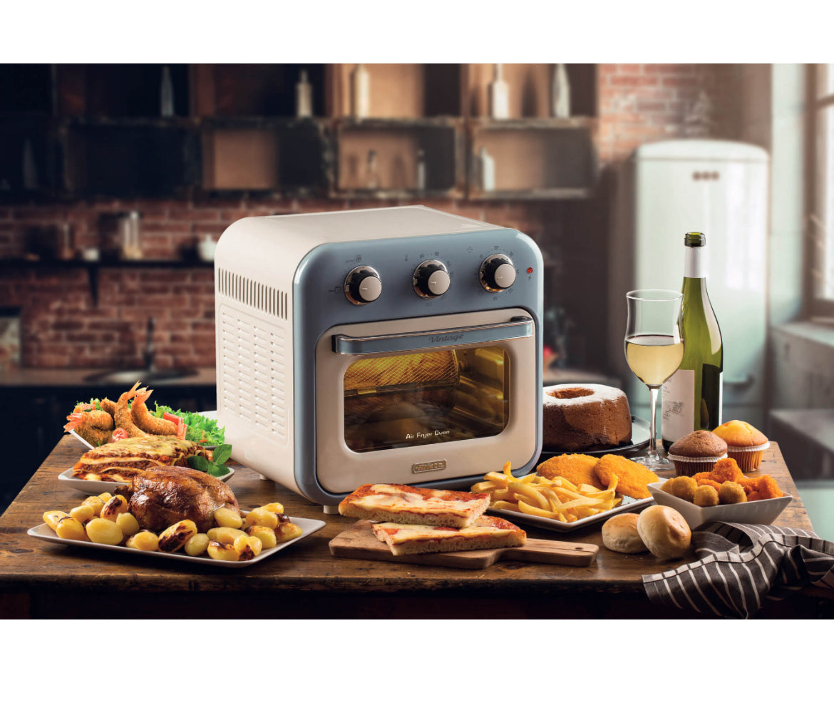 Friggitrice ad aria + Forno Vintage Celeste
4632/05
Per grandi quantità di fritto e tanta croccantezza, 16L di capacità. Adatta a fritture di pesce, carne, crocchette, patatine e alimenti impanati. Cestello trasparente. Con luce interna.