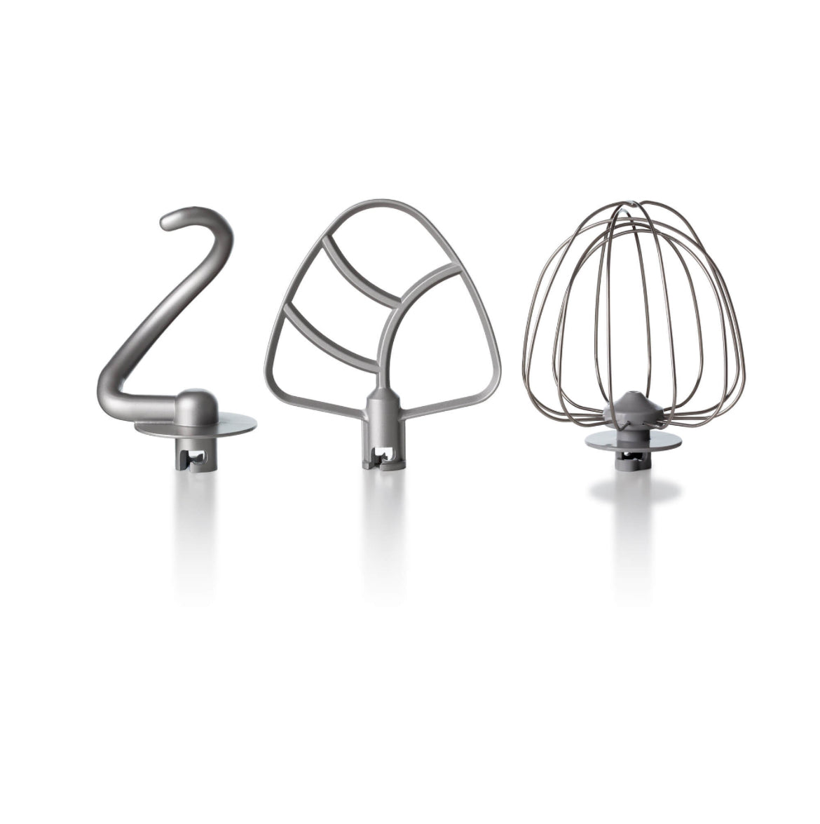 Impastatrice Moderna Nera
1589/02
Planetaria in alluminio pressofuso, design elegante e capiente tazza in acciaio inox da 5,5L con maniglia. Solida, silenziosa e potente grazie ai 1600W e alle 11 velocità di movimento planetario, è ideale per amalgamare,
