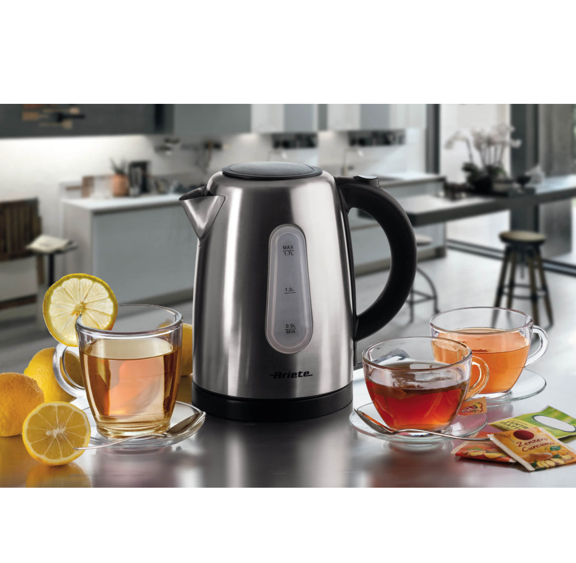 1,7L Metal Kettle
2847/00
2200W di potenza. Base cordless 360°. Protezione contro il surriscaldamento. Pratico e ideale per ogni angolo della cucina. Metal