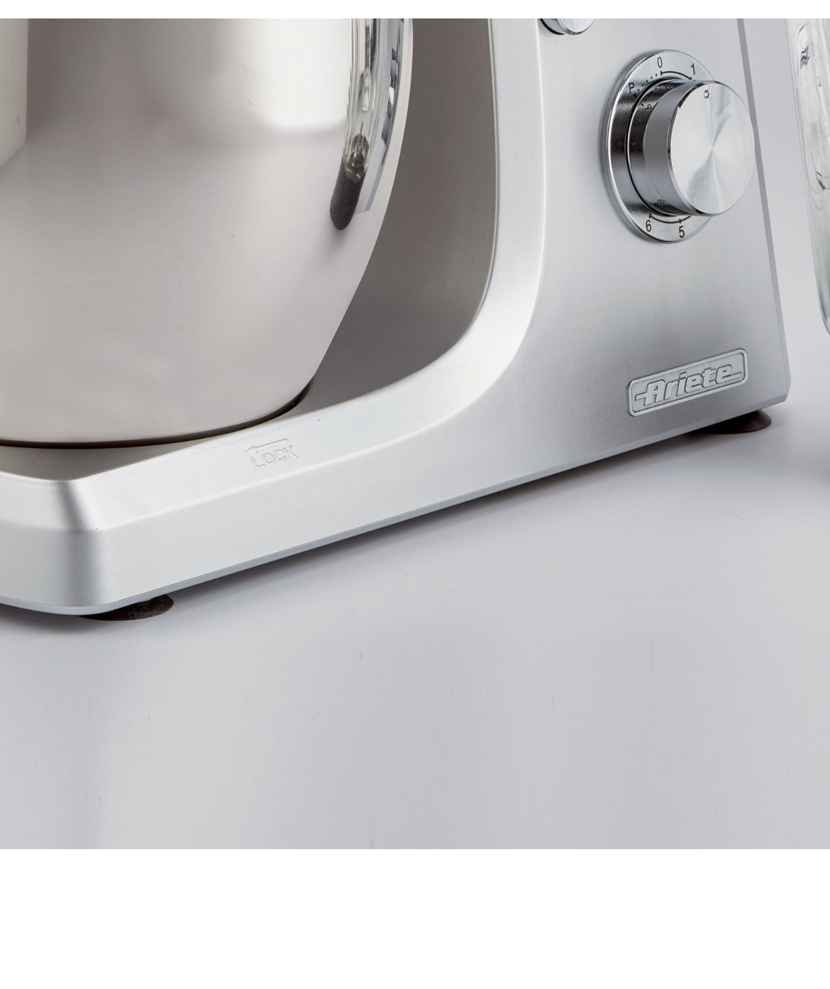 Gourmet Professional 7L Metal
1598/10
Impastatrice con Frullatore Planetaria 7 litri di capacità. Completa di accessori frusta elettrica per montare e gancio per impastare
