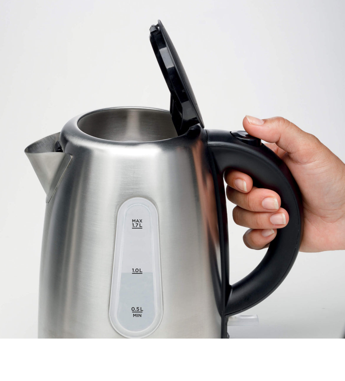 1,7L Metal Kettle
2847/00
2200W di potenza. Base cordless 360°. Protezione contro il surriscaldamento. Pratico e ideale per ogni angolo della cucina. Metal