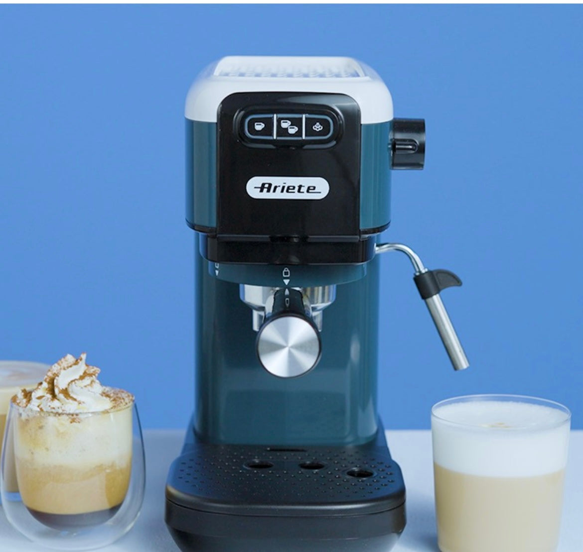 Macchina da caffè espresso Snow White
1399/11
Macchina dal design super slim, 14 cm di larghezza, per caffè, cappuccini, tè e tisane. Compatibile con caffè in polvere e cialde ESE. Bianco