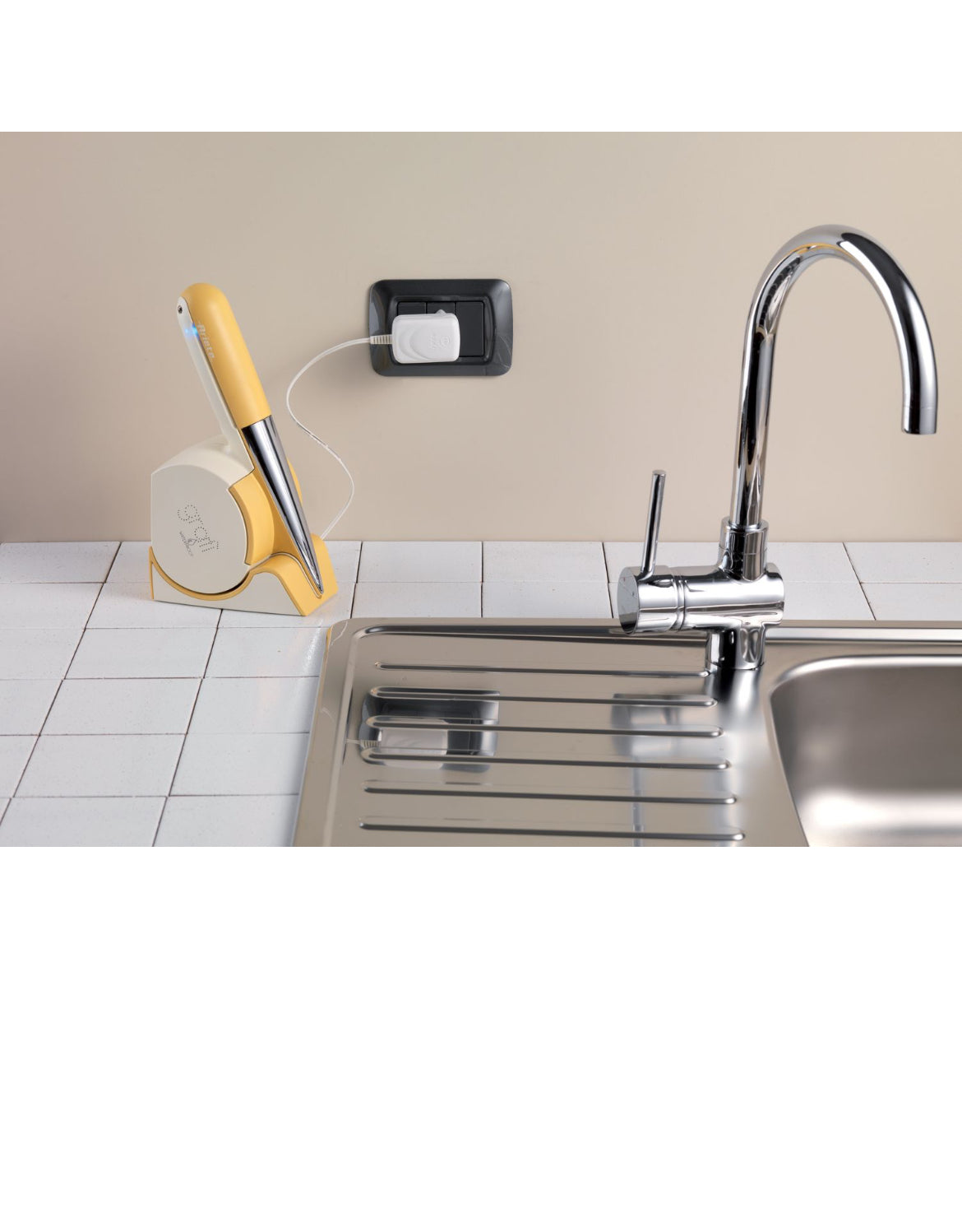 Gratì Waterproof
0457/00
La prima grattugia elettrica interamente lavabile sotto l'acqua corrente