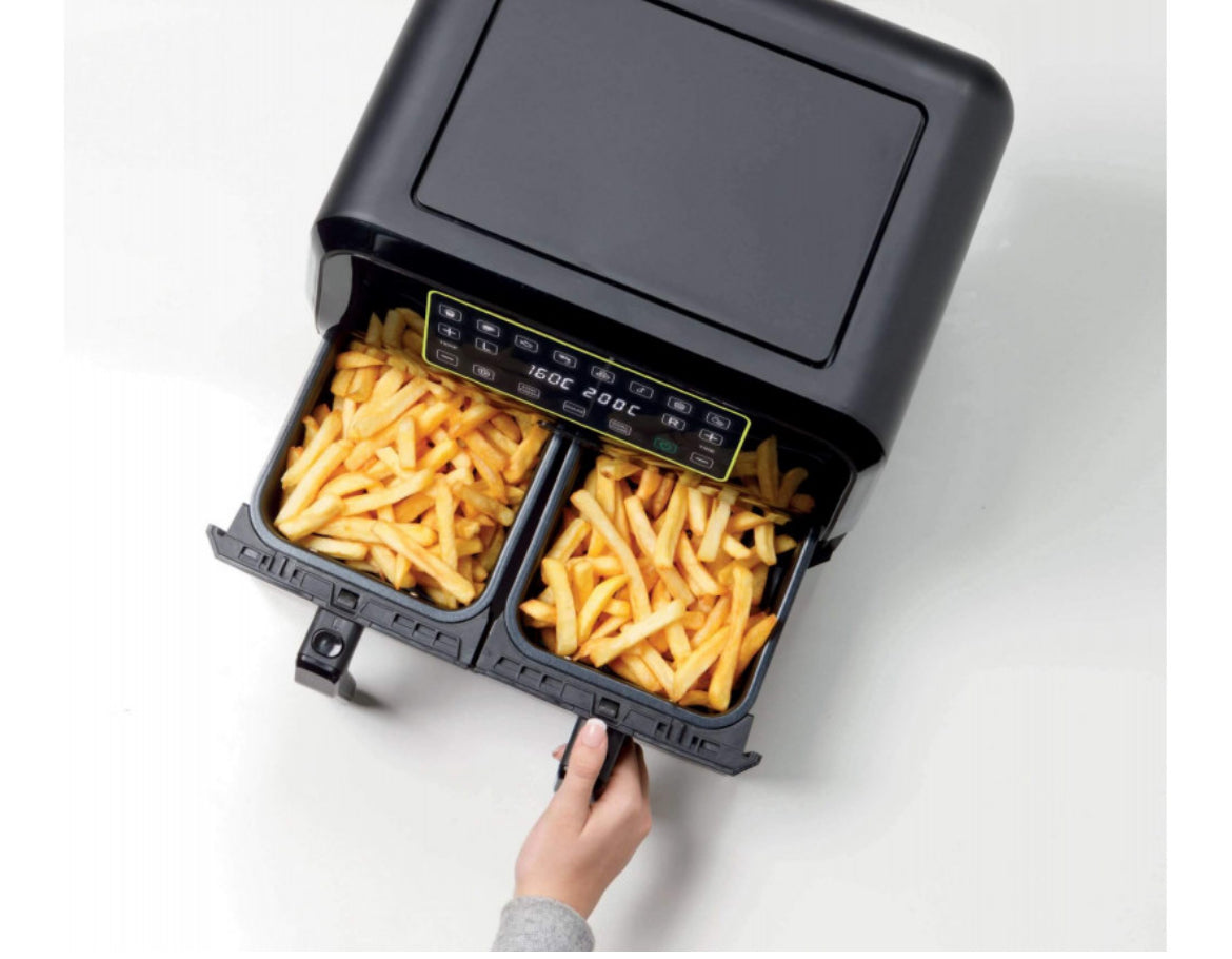 Airy Fryer Dual
4623/00
Per doppie quantità di fritto e cotture separate grazie ai 2 cestelli antiaderenti. Adatta a fritture di pesce, carne, crocchette, patatine e alimenti impanati. 3 funzioni ideali per cene in famiglia e con amici. BPA Free
