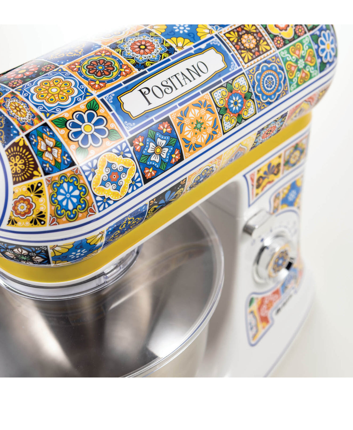 Impastatrice Planetaria Positano
1588/0P
Planetaria con tazza da 5,5 litri in acciaio inox. Gancio impasti duri, frusta impasti morbidi, frusta per montare. 7 velocità per impastare, montare e amalgamare tutti gli ingredienti