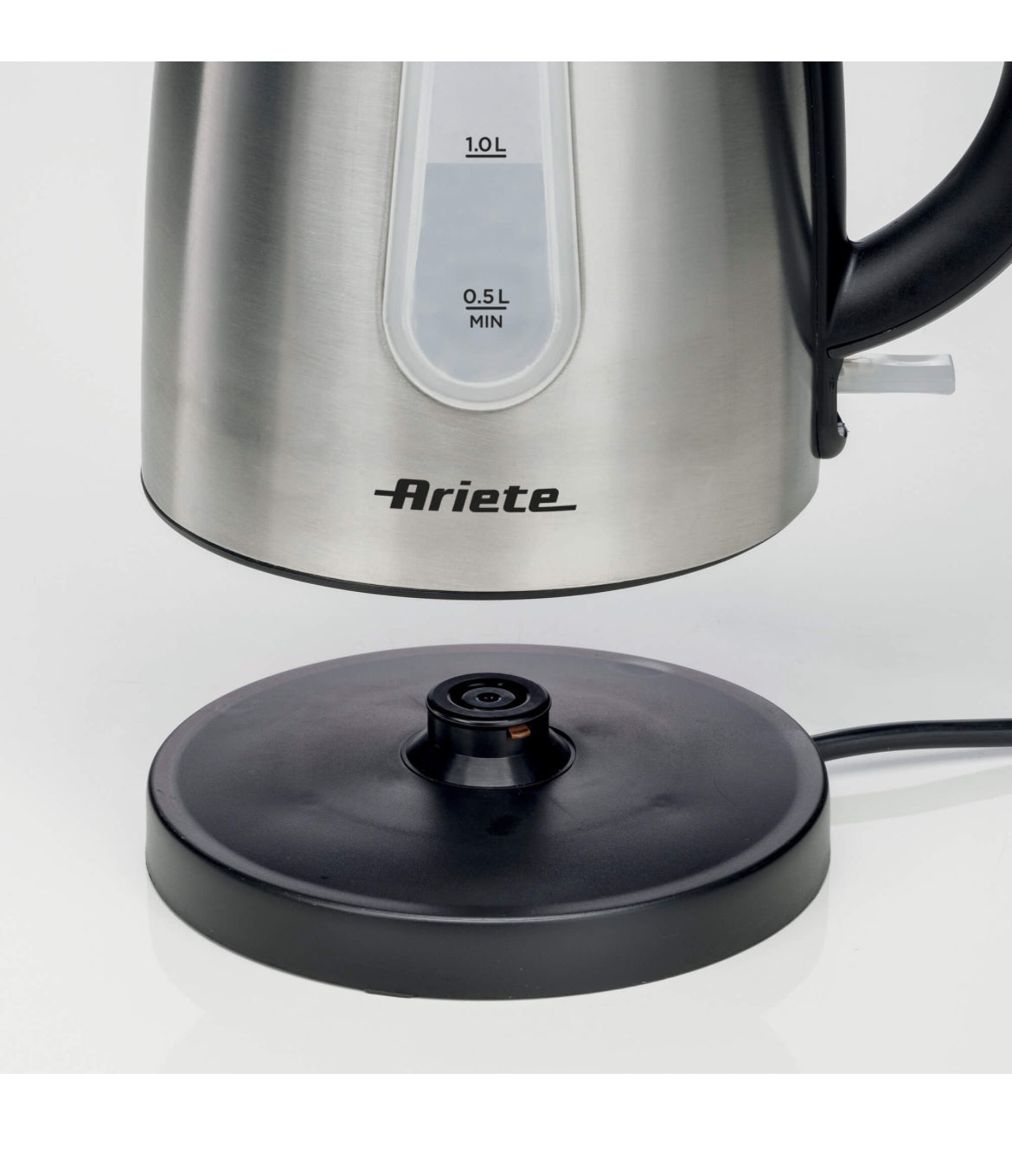1,7L Metal Kettle
2847/00
2200W di potenza. Base cordless 360°. Protezione contro il surriscaldamento. Pratico e ideale per ogni angolo della cucina. Metal