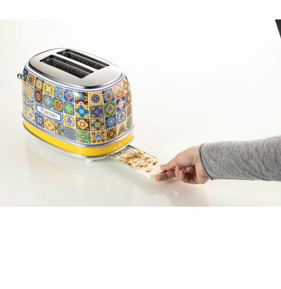 Tostapane 2 fette Positano con pinze
0155/0P
2 slot. 6 livelli di doratura. Espulsione automatica delle fette. Corpo in metallo. Tosta, riscalda e scongela. Con pinze