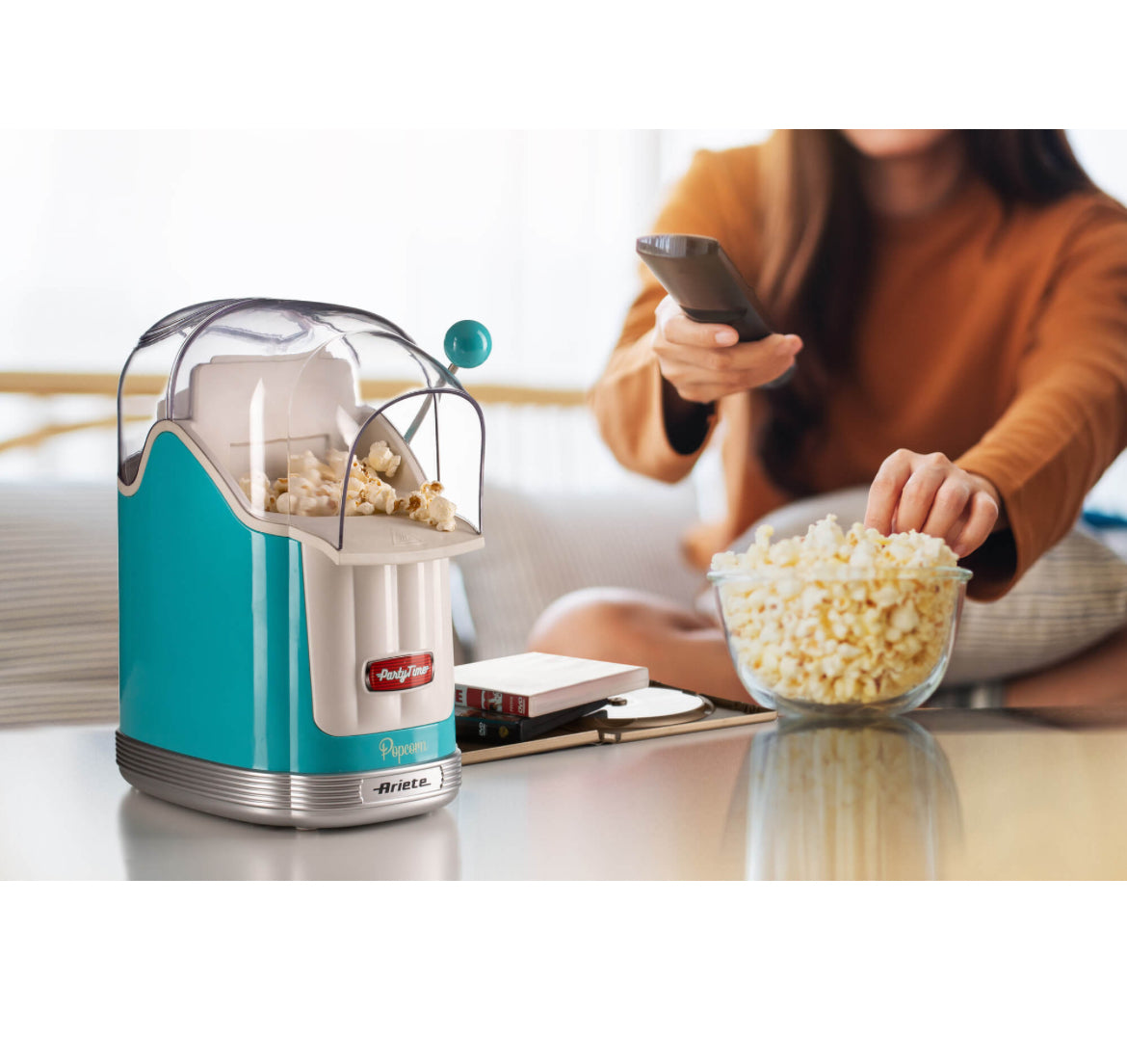 Pop Corn Maker Party Time Azzurro
2958/01
Macchina per fare pop corn croccanti, naturali e senza utilizzo di grassi in soli 3 minuti. 1100W. Serbatoio da 600g con leva per dosare 50g alla volta. Celeste.
