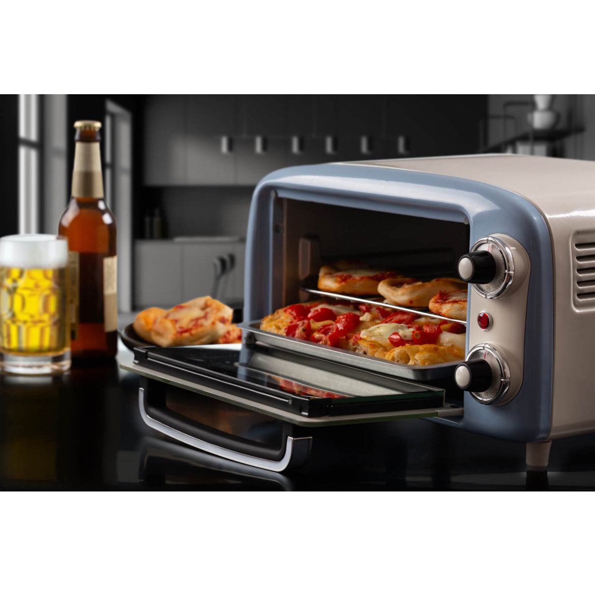 Forno Vintage Celeste 10L
3919/05
Forno Elettrico Vintage 10 Litri, doppio vetro, timer impostabile fino a 60’, temperatura regolabile fino a 230°C.