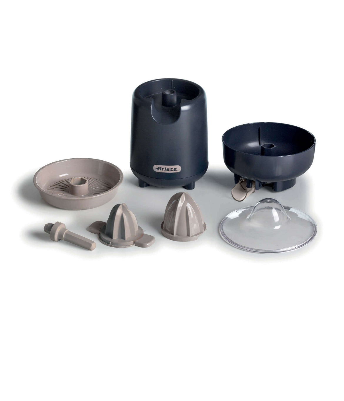 Breakfast
Spremiagrumi Breakfast Dark & Sahara Grey
0417/00
40W di potenza per spremute gustose. 2 coni rimovibili e beccuccio antigoccia. Rotazione a destra e a sinistra con pressione sul cono. Coperchio antipolvere. Grigio scuro & Tortora