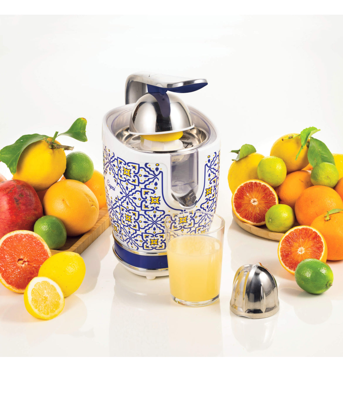 Spremiagrumi Capri
0413/0C
Spremiagrumi Elettrico con Leva. Corpo in metallo, 2 coni per frutti grandi e piccoli e beccuccio salvagoccia.