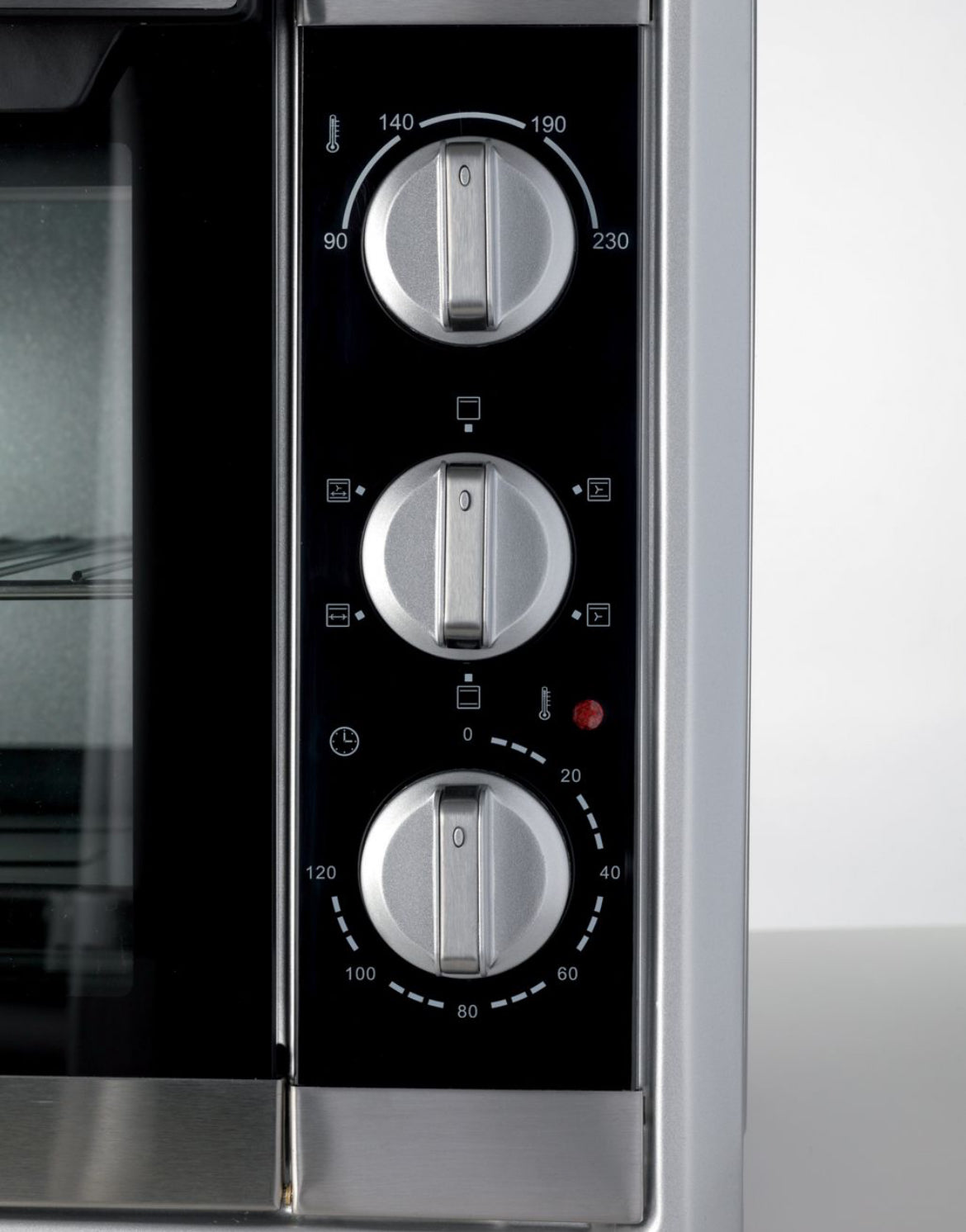 Bon Cuisine 560
0945/00
Forno elettrico con funzione ventilato e girarrosto. 6 posizioni di cottura. Timer fino a 120 minuti. temperatura massima 230°
