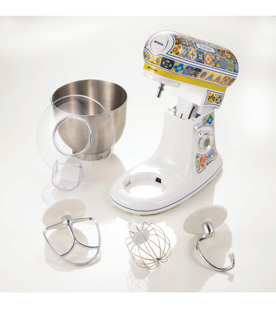 Impastatrice Planetaria Positano
1588/0P
Planetaria con tazza da 5,5 litri in acciaio inox. Gancio impasti duri, frusta impasti morbidi, frusta per montare. 7 velocità per impastare, montare e amalgamare tutti gli ingredienti