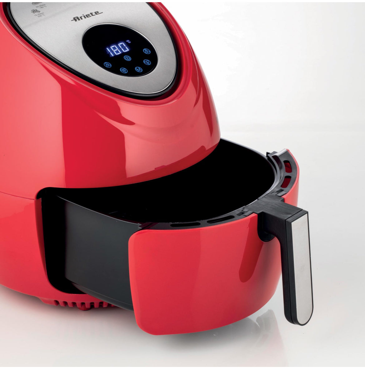 Airy Fryer XXL Rosso
4618/01
Friggitrice ad aria da 7 litri. Cuoce ad aria calda, frigge senza odori, con un solo cucchiaio di olio fino a 2,5 kg di patatine fritte in una sola volta. Temperatura regolabile max 200°. Rosso. BPA Free