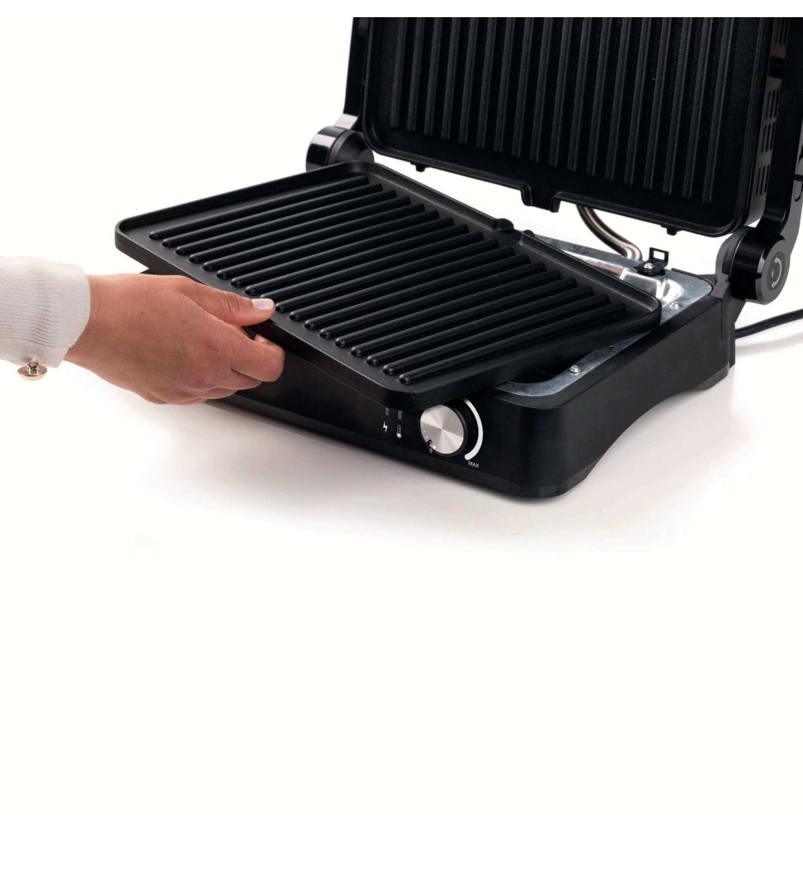 MetalGrill 3in1
1934/00
Per grigliate miste di carne, verdure e pesce senza fumo e odori sgradevoli. Con 3 tipi di cottura: a contatto, a fornetto e a libro aperto fino a 180°C. Temperatura regolabile e griglie antiaderenti removibili.