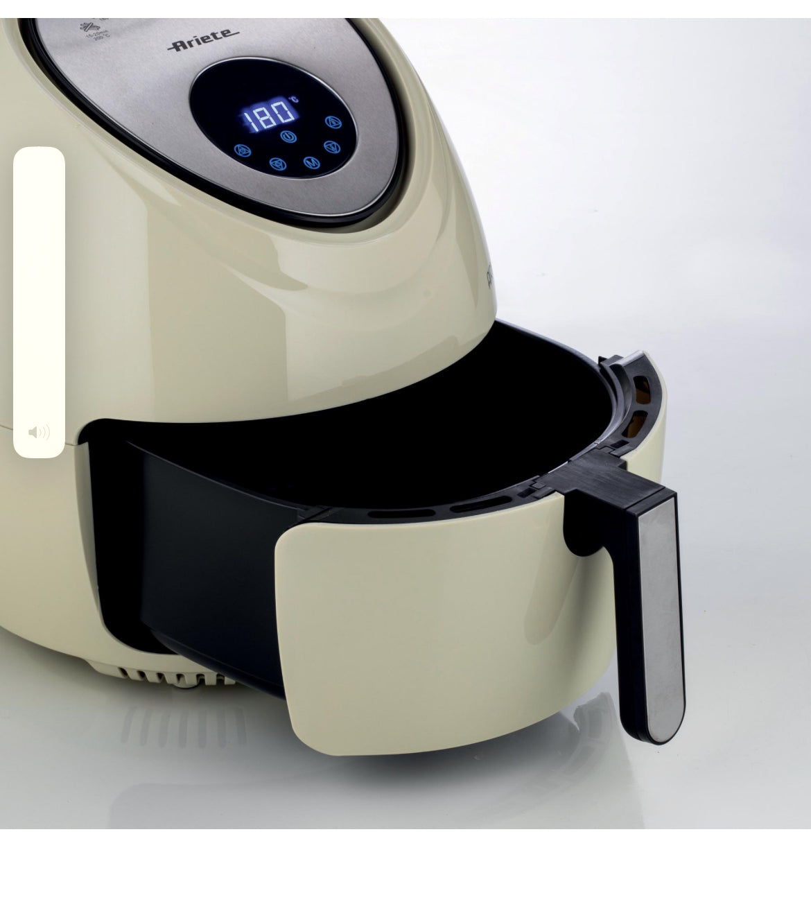 Airy Fryer XXL Beige
4618/02
Friggitrice ad aria da 7 litri. Cuoce ad aria calda, frigge senza odori, con un solo cucchiaio di olio fino a 2,5 kg di patatine fritte in una sola volta. Temperatura regolabile max 200°. Beige. BPA Free
