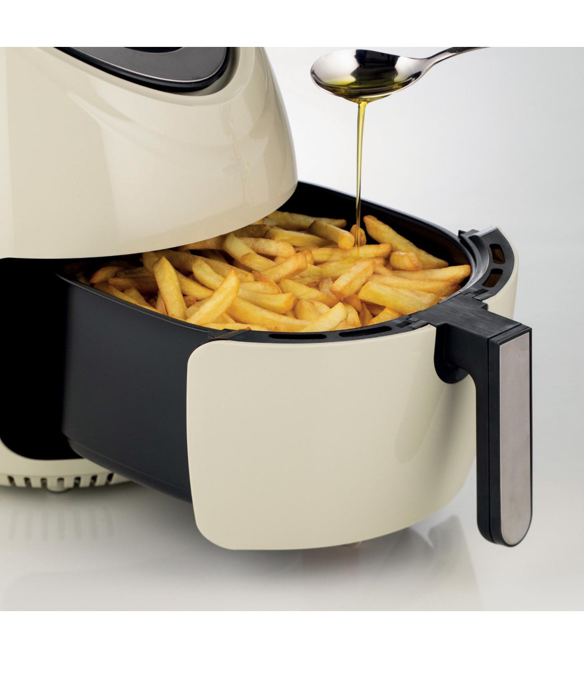 Airy Fryer XXL Beige
4618/02
Friggitrice ad aria da 7 litri. Cuoce ad aria calda, frigge senza odori, con un solo cucchiaio di olio fino a 2,5 kg di patatine fritte in una sola volta. Temperatura regolabile max 200°. Beige. BPA Free