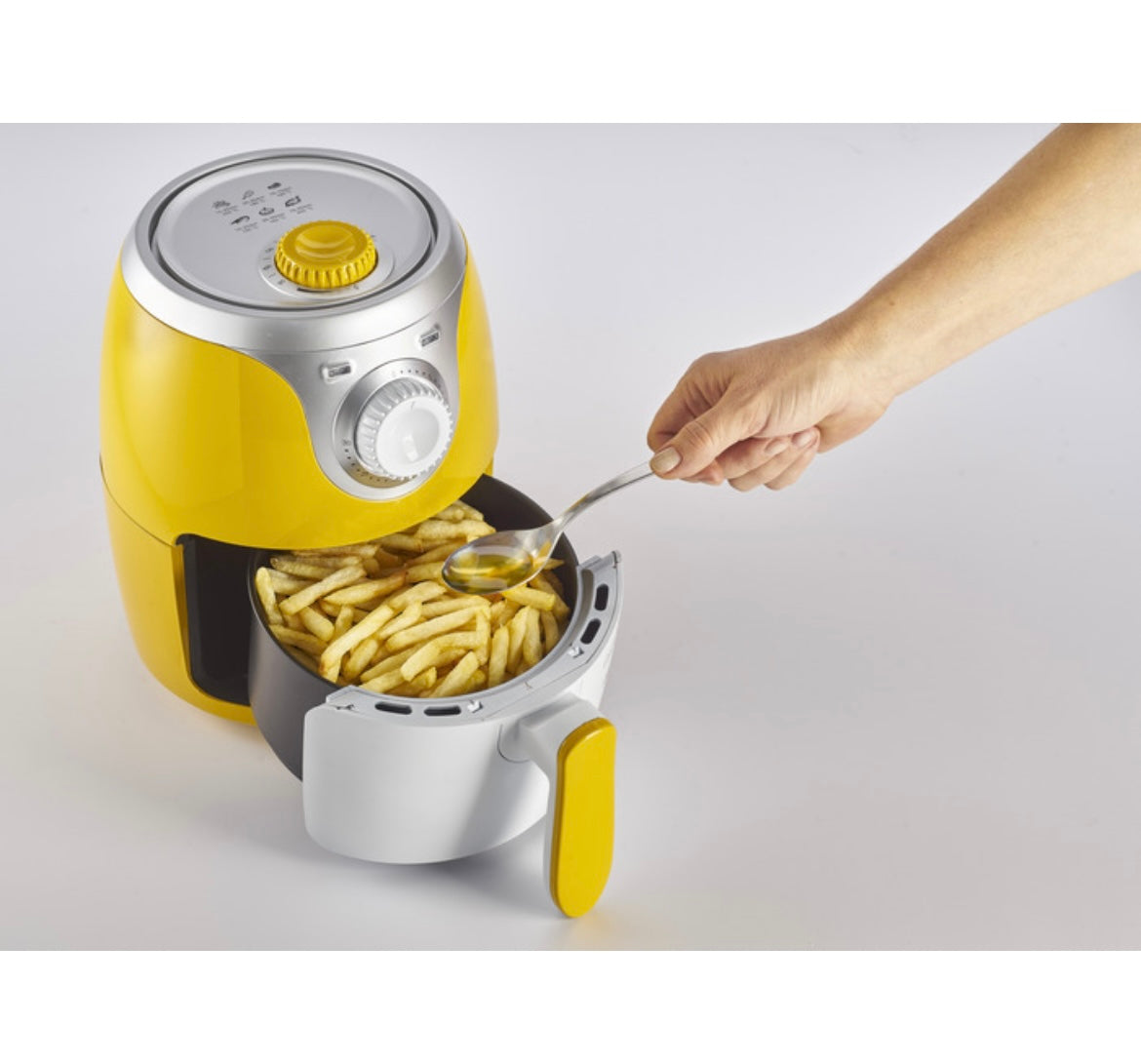 Airy Fryer Mini Giallo
4615/00
Friggitrice ad aria da 2 Litri. Frigge con un solo cucchiaio di olio. Ideale per carne, pesce o verdure. Cestello antiaderente. Temperatura fino a 200°. BPA Free