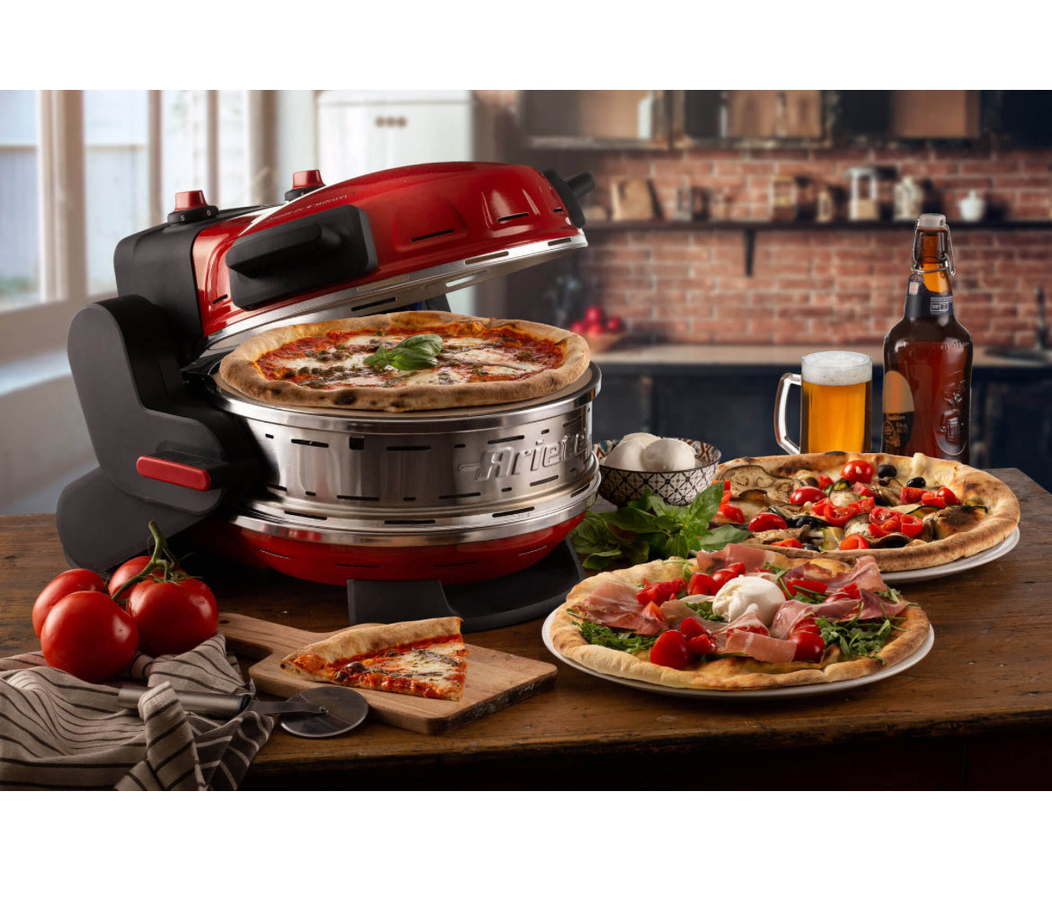 Pizzeria Ariete Rosso
0927/00
Forno elettrico per 2 pizze con 2 pietre refrattarie di 32 cm di diametro con trattamento antiaderente. 2 termostati separati. 5 livelli di cottura. Temperatura massima 400°. Ideale per cuocere 2 pizze contemporaneamente. Pro