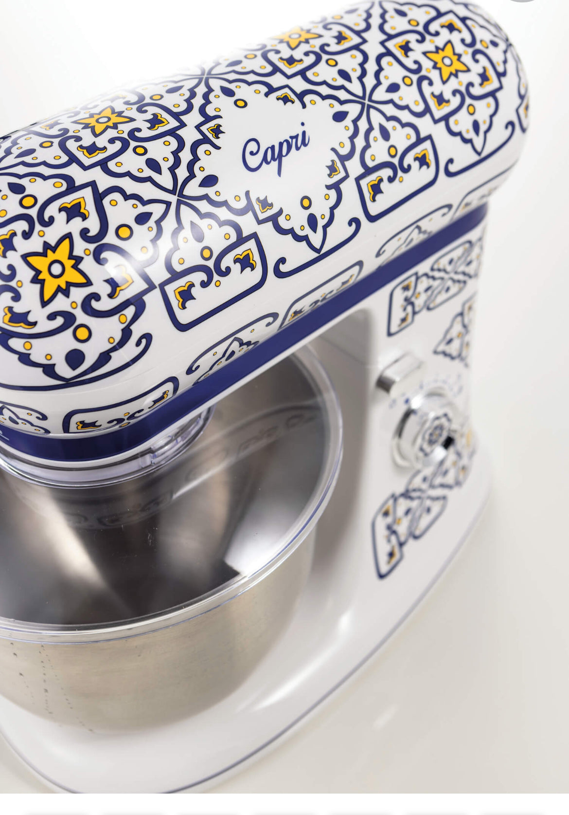 Impastatrice Planetaria Capri
1588/0C
Planetaria con tazza da 5,5 litri in acciaio inox. Gancio impasti duri, frusta impasti morbidi, frusta per montare. 7 velocità per impastare, montare e amalgamare tutti gli ingredienti.