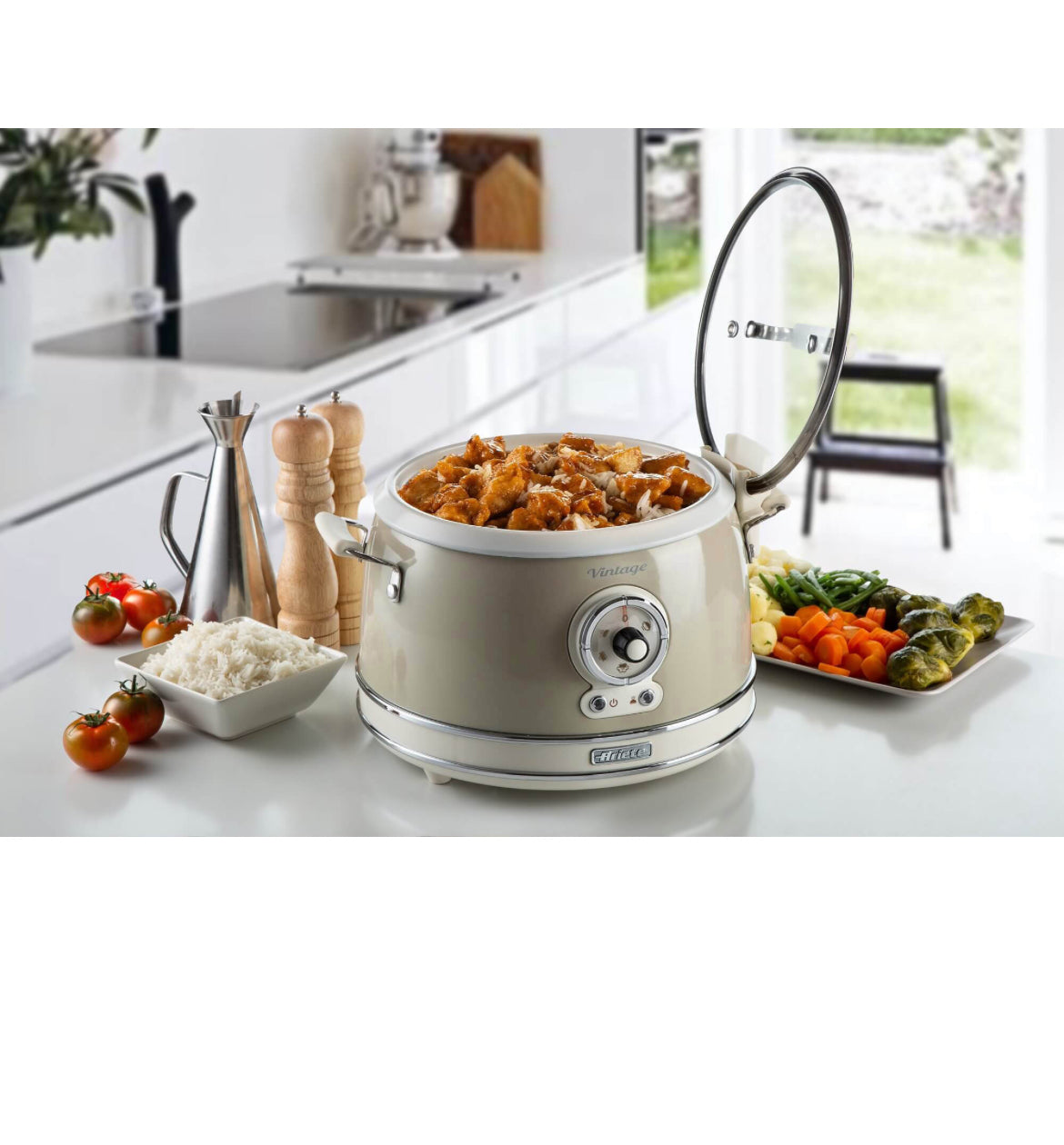 Rice Cooker & Slow Cooker beige
2904/03
Cuociriso elettrico e Slow Cooker con 5 diverse modalità di cottura: riso, sauté, a vapore, riscaldamento e slow cooker. Bowl in ceramica removibile e inseribile in forno a 180° per gratinare e terminare la cottura.