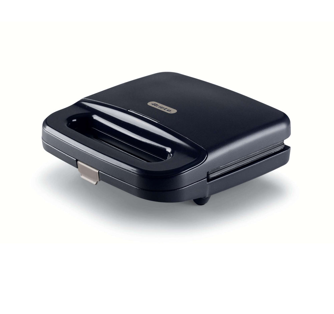Tostiera Breakfast Dark & Sahara Grey
1971/00
750 W. Piastre fisse per grill di 23x13 cm con rivestimento antiaderente. Pratica e ideale per ogni angolo della cucina anche in posizione verticale. Grigio scuro & Tortora
