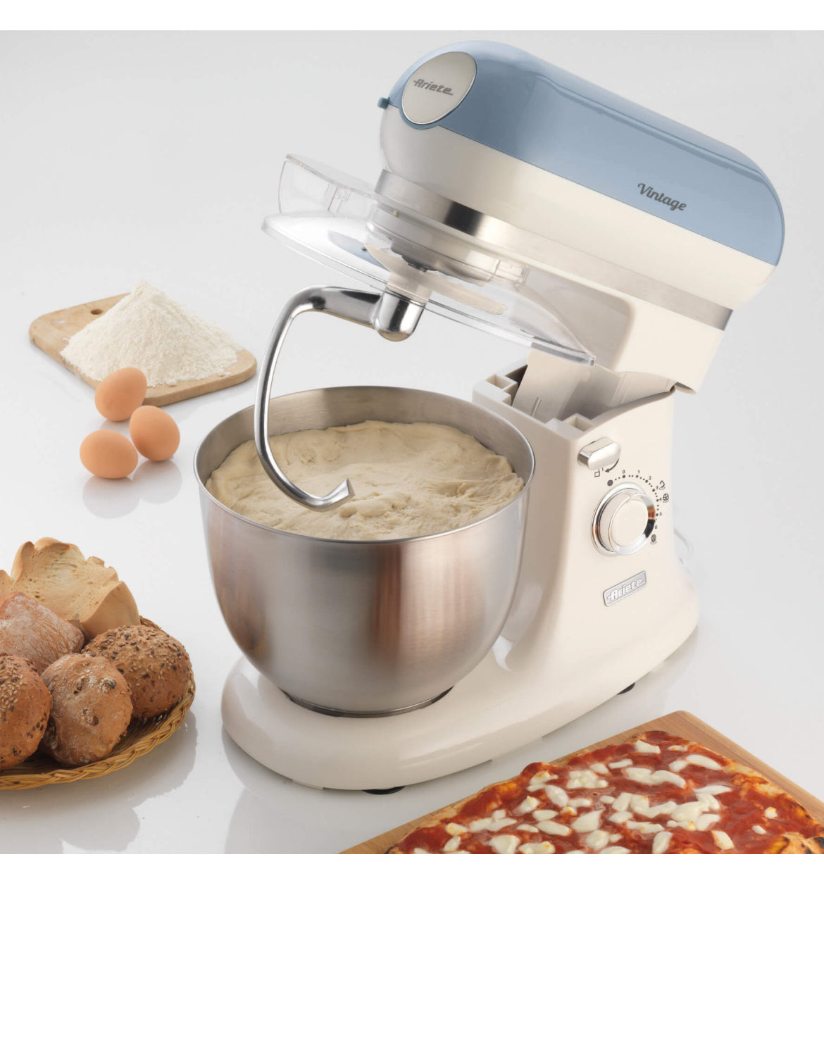 Impastatrice Planetaria Vintage Celeste
1588/05
Planetaria con tazza da 5,5 litri in acciaio inox. Gancio impasti duri, frusta impasti morbidi, frusta per montare. 7 velocità per impastare, montare e amalgamare tutti gli ingredienti. Celeste