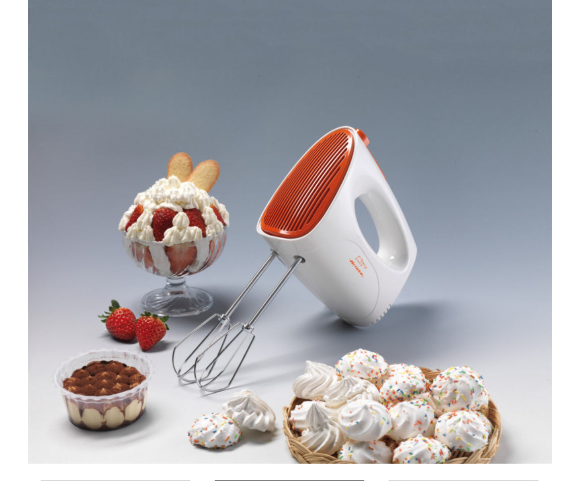 Mixy Orange
1541/00
Varie funzioni. Miglior omogeneità dei prodotti e tempi di lavorazione ridotti. 250 W. 5 velocità + Funzione Turbo con fruste elettriche per montare e impastare.