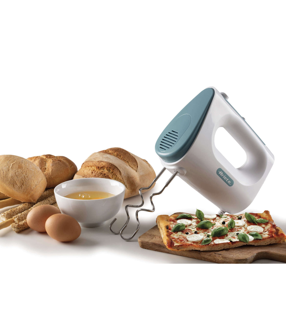 Sbattitore elettrico Breakfast White & Aegean teal
1545/01
Miglior omogeneità dei prodotti e tempi di lavorazione ridotti. 450W. 5 velocità + Funzione Turbo con fruste elettriche per montare e impastare. Bianco & Celeste