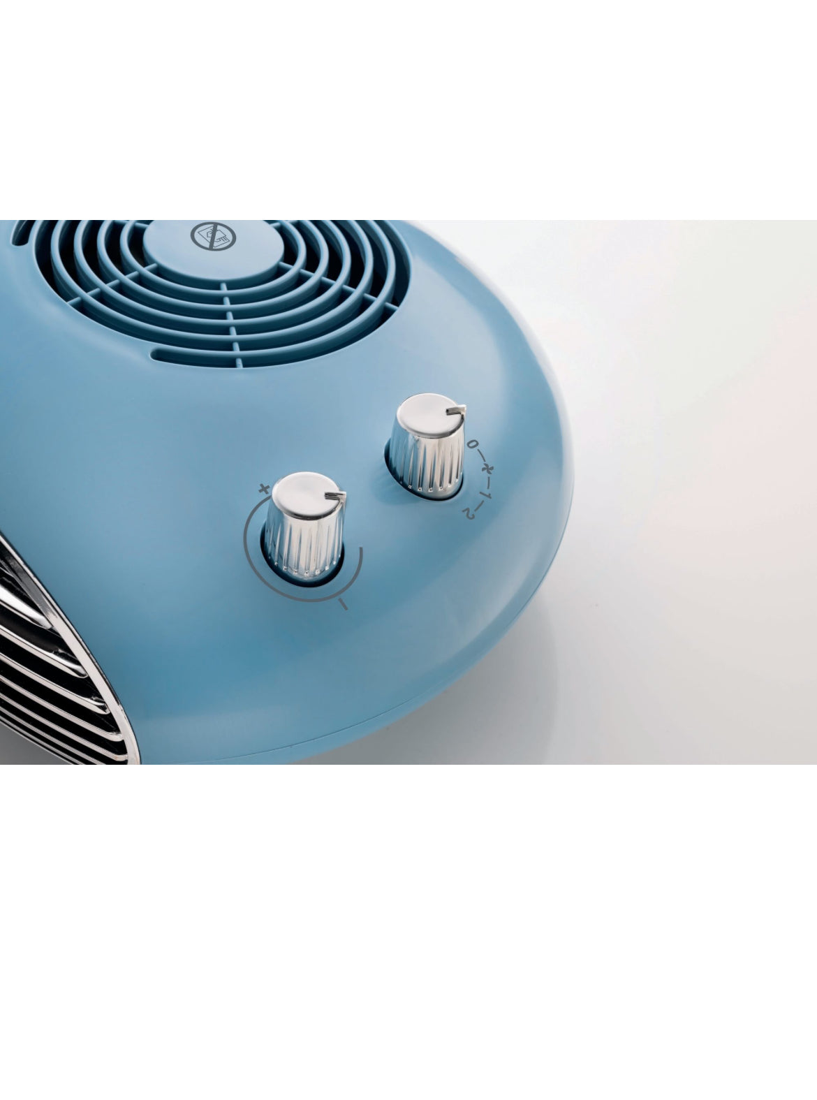 Vintage
Termoventilatore da tavolo Vintage Celeste
8211/05
Per scaldare in pochi minuti. Funzione ventilazione (freddo). 2 velocità di riscaldamento e termostato regolabile. Protezione da surriscaldamento e silenzioso.