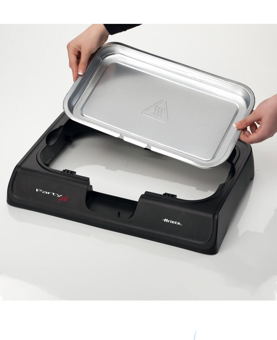 Party Grill 723
0723/00
Griglia elettrica con doppia griglia a libro per cucinare carne, pesce e verdure in maniera rapida. Potenza 2000W. 2 modalità di cottura: rapida e lenta