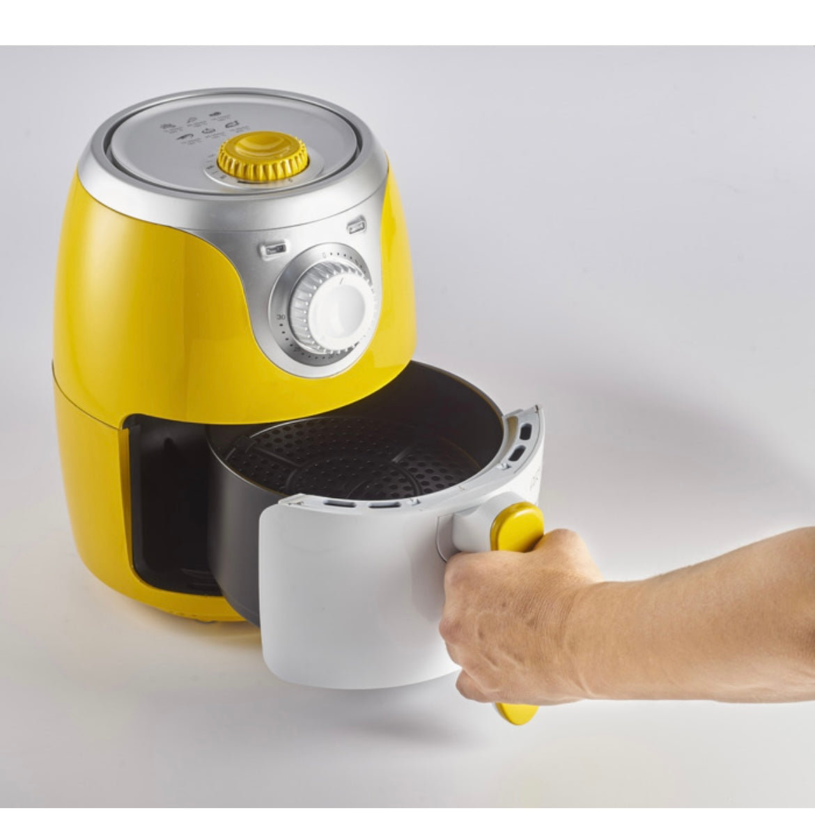 Airy Fryer Mini Giallo
4615/00
Friggitrice ad aria da 2 Litri. Frigge con un solo cucchiaio di olio. Ideale per carne, pesce o verdure. Cestello antiaderente. Temperatura fino a 200°. BPA Free