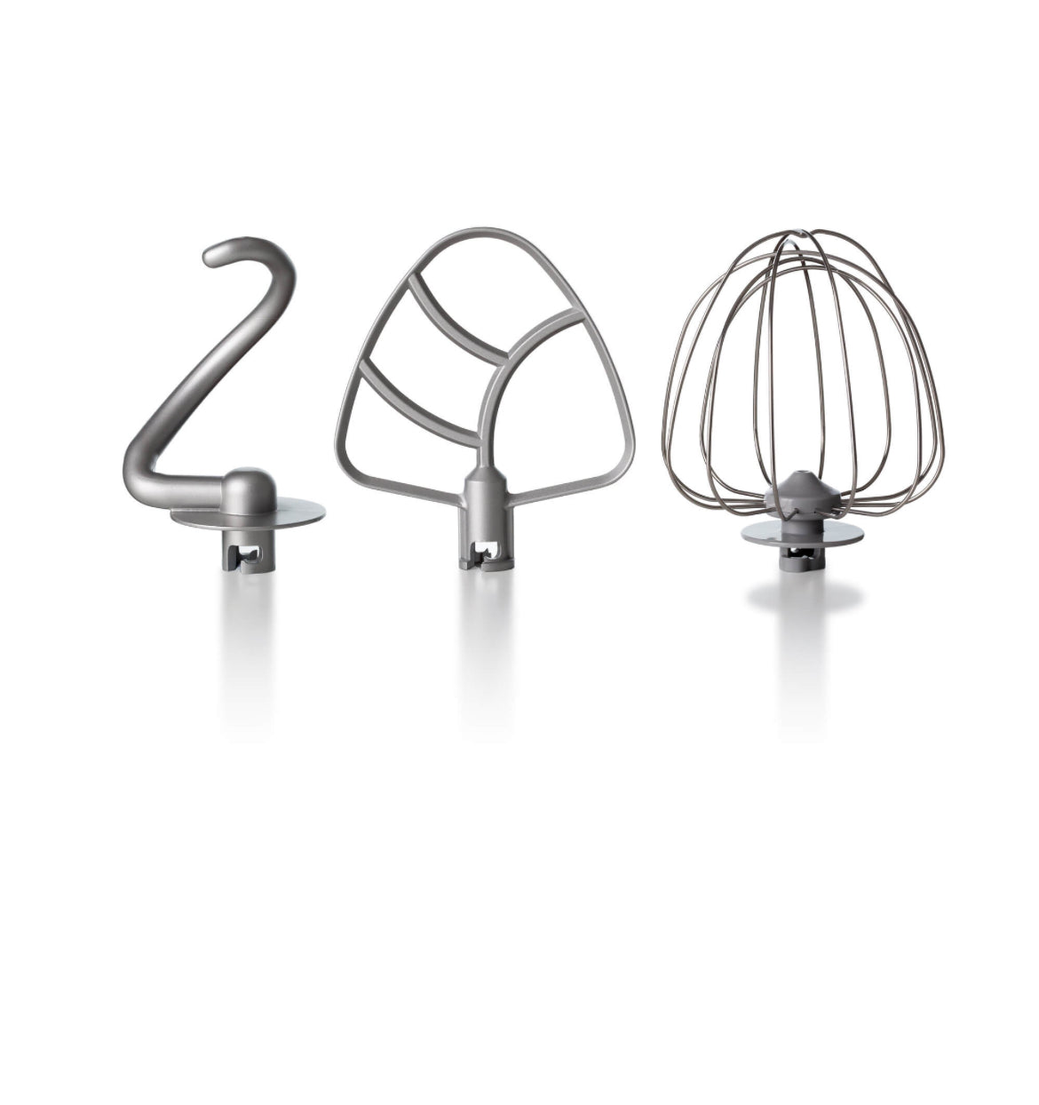 Impastatrice Moderna Rossa
1589/00
Planetaria in alluminio pressofuso, design elegante e capiente tazza in acciaio inox da 5,5L con maniglia. Solida, silenziosa e potente grazie ai 1600W e alle 11 velocità di movimento planetario, è ideale per amalgamare,