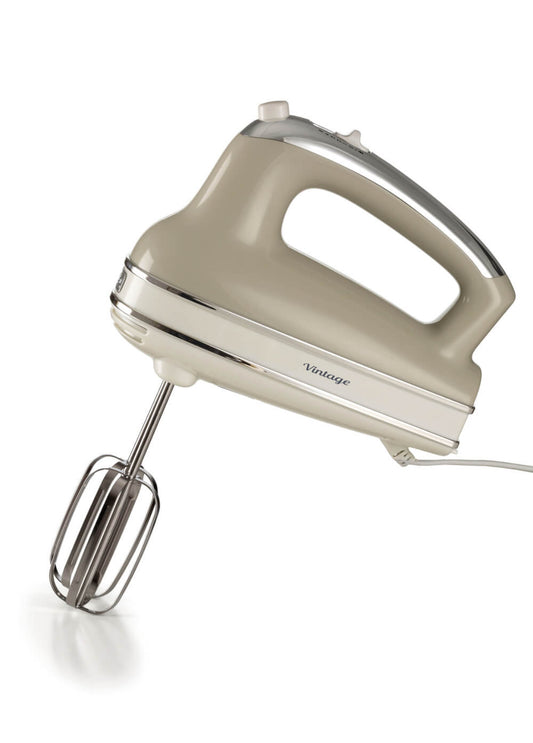 Vintage
Sbattitore elettrico Vintage Beige
1548/03
Miglior omogeneità dei prodotti e tempi di lavorazione ridotti. 450W. 5 velocità + Funzione Turbo con fruste elettriche per montare e impastare. Design Vintage Retrò