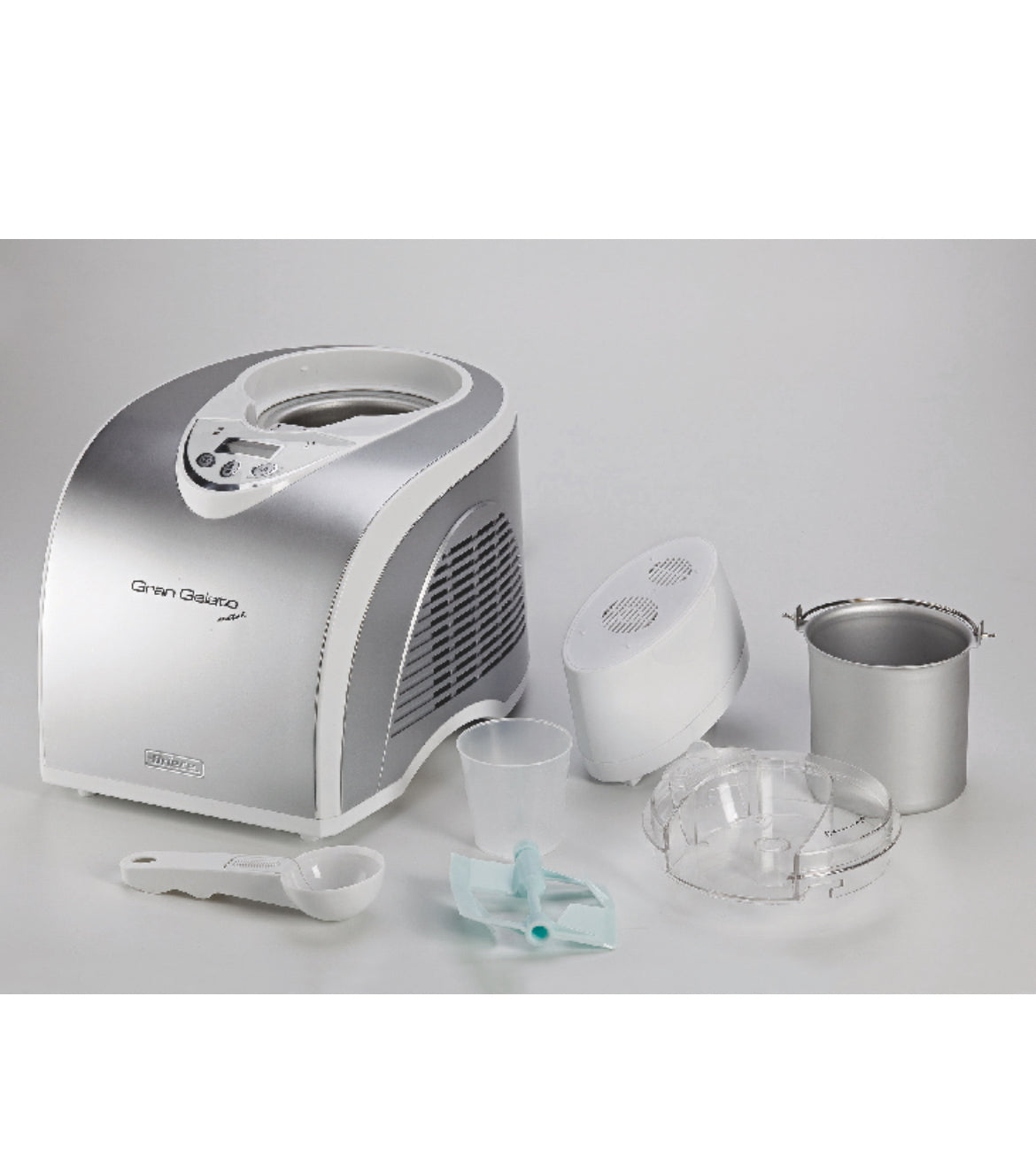 Gran Gelato Metal
0693/00
Gelatiera autorefrigerante per preparare il gelato fatto in casa. Cestello estraibile e compressore per creare un gusto dopo l’altro. Facile e intuitiva da utilizzare.