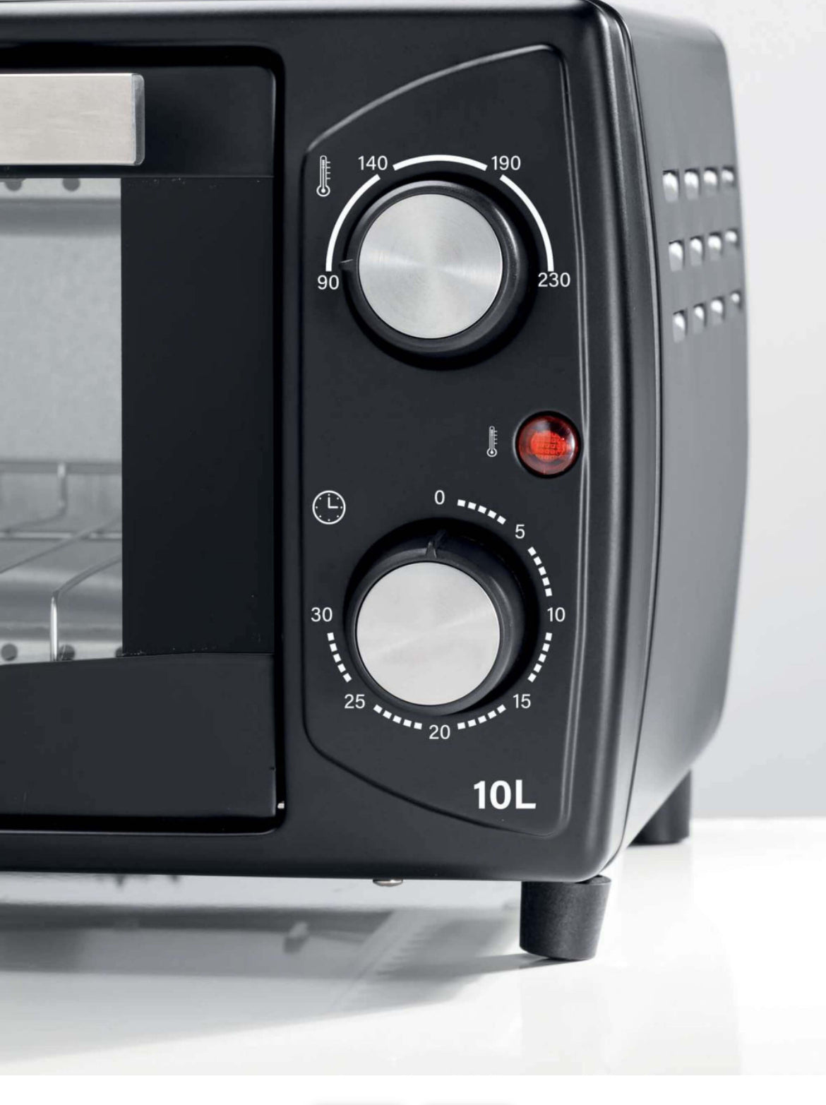 Forno Elettrico 3920
3920/00
Forno elettrico, 1000 W, 10 L con timer fino a 30' minuti e temperatura max 230° C. Nero