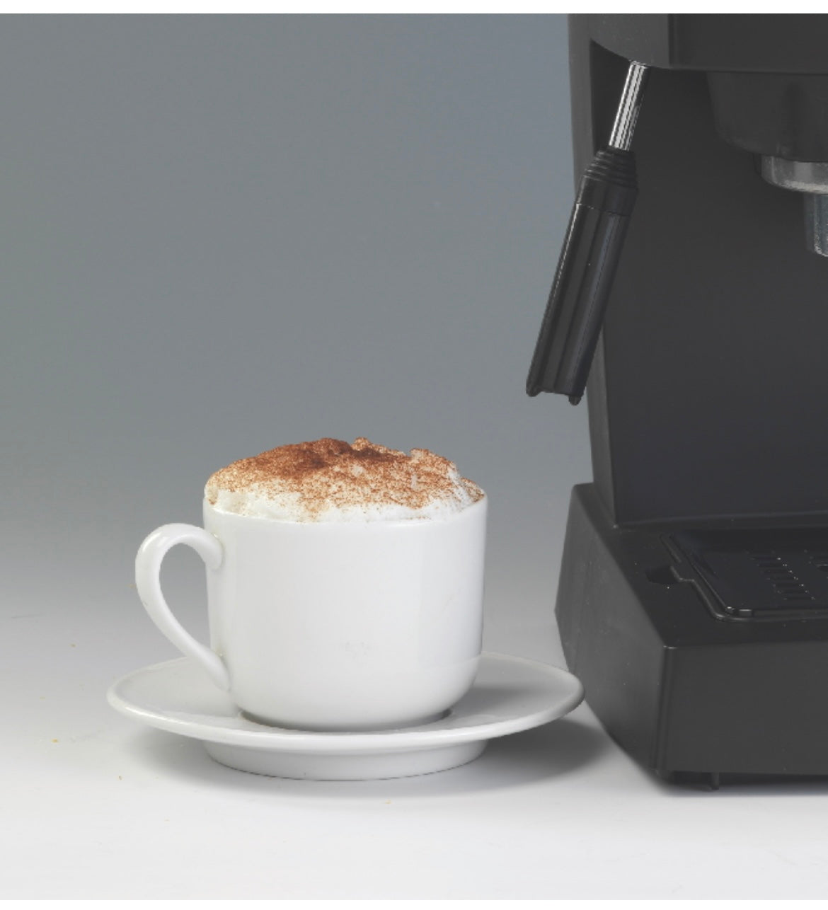 Macchina per caffè espresso Picasso Cialdissima
1366/50
Per caffè espresso e cappuccino, compatibile con caffè in polvere e cialde ESE. Serbatoio estraibile da 0,9 L. Nero