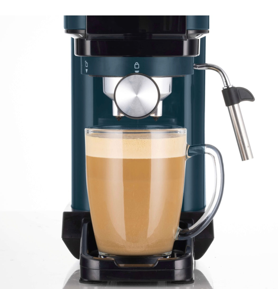 Macchina da caffè espresso Snow White
1399/11
Macchina dal design super slim, 14 cm di larghezza, per caffè, cappuccini, tè e tisane. Compatibile con caffè in polvere e cialde ESE. Bianco