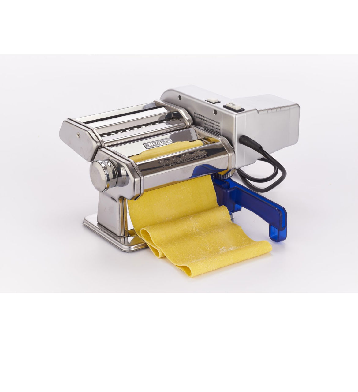 Pastamatic 1593
1593/00
Sfogliatrice elettrica per stendere la pasta fresca fatta in casa. 9 livelli di spessore della sfoglia. 2 rulli per 5 formati di pasta: lasagna, fettuccine, pappardelle, tagliatelle, tagliolini