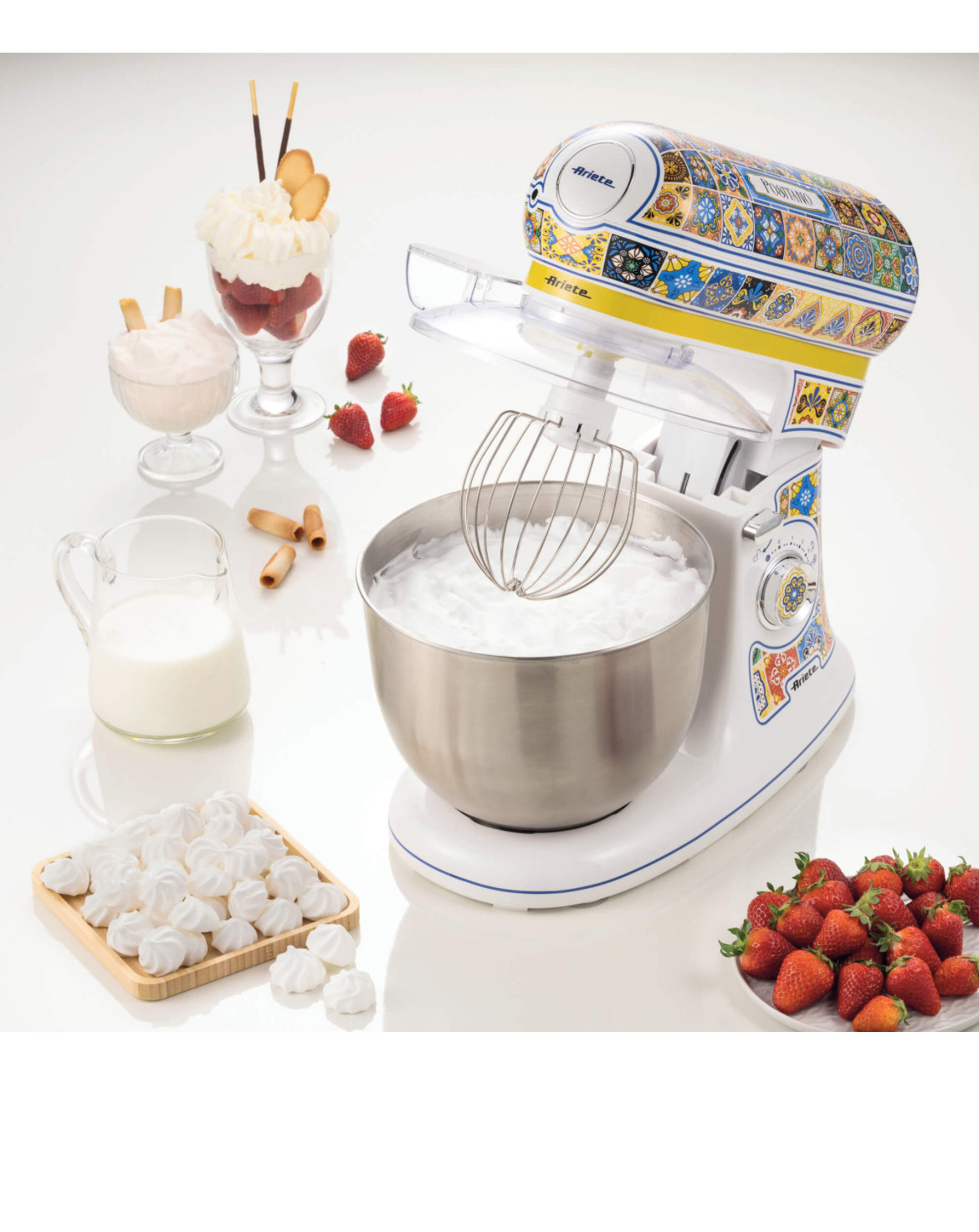 Impastatrice Planetaria Positano
1588/0P
Planetaria con tazza da 5,5 litri in acciaio inox. Gancio impasti duri, frusta impasti morbidi, frusta per montare. 7 velocità per impastare, montare e amalgamare tutti gli ingredienti