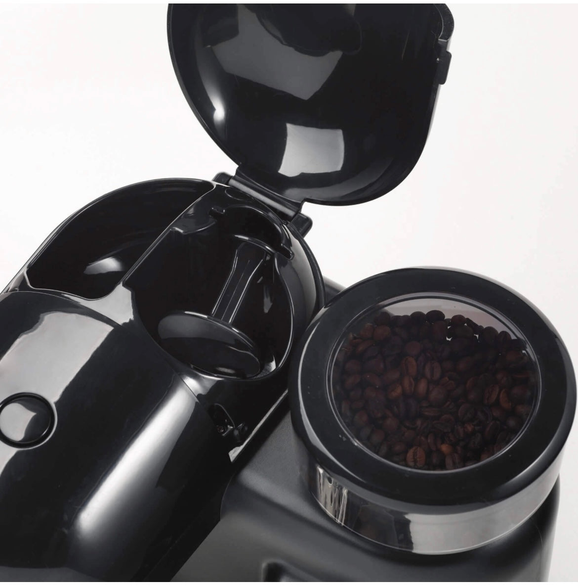 Macchina da caffè espresso con macinacaffè Moderna Nero
1318/02
Macinacaffè con erogatore. Filtro per 1 o 2 tazze.15 bar pressione. Autospegnimento. Cappuccinatore. Nero