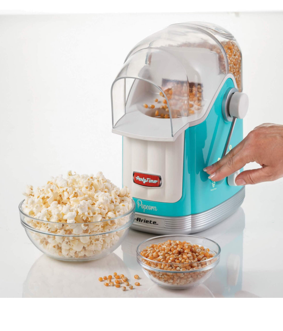 Pop Corn Maker Party Time Azzurro
2958/01
Macchina per fare pop corn croccanti, naturali e senza utilizzo di grassi in soli 3 minuti. 1100W. Serbatoio da 600g con leva per dosare 50g alla volta. Celeste.