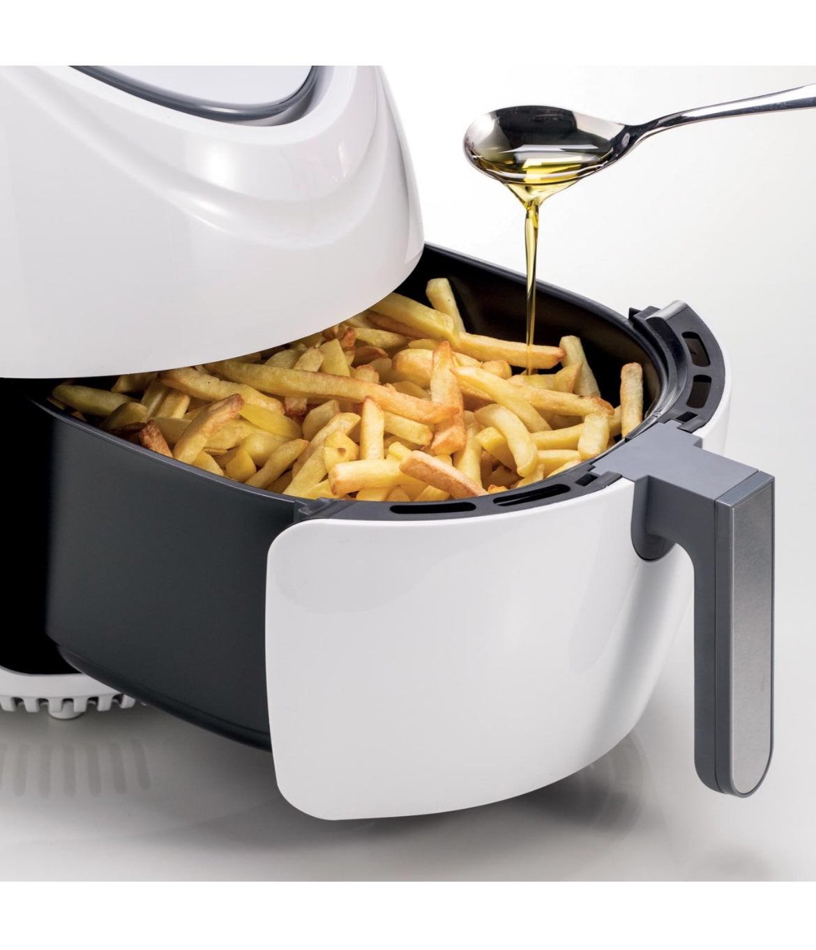Airy Fryer XXL Bianco
4618/03
Friggitrice ad aria da 7 litri. Cuoce ad aria calda, frigge senza odori, con un solo cucchiaio di olio fino a 2,5 kg di patatine fritte in una sola volta. Temperatura regolabile max 200°. Bianco. BPA Free