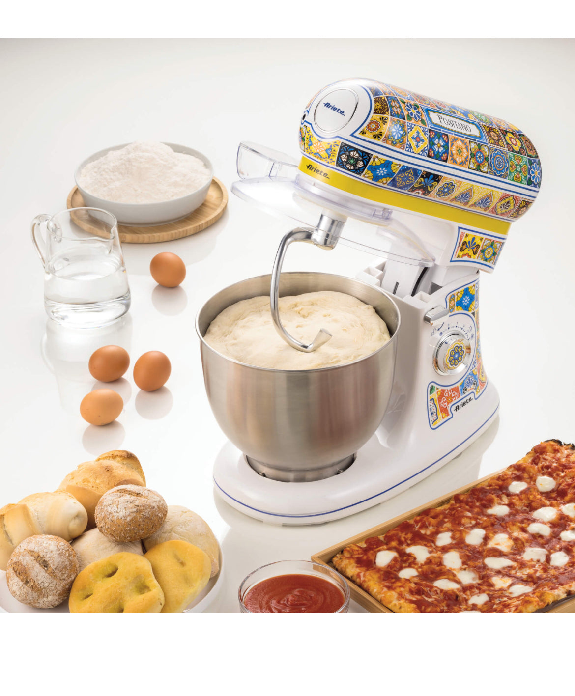 Impastatrice Planetaria Positano
1588/0P
Planetaria con tazza da 5,5 litri in acciaio inox. Gancio impasti duri, frusta impasti morbidi, frusta per montare. 7 velocità per impastare, montare e amalgamare tutti gli ingredienti